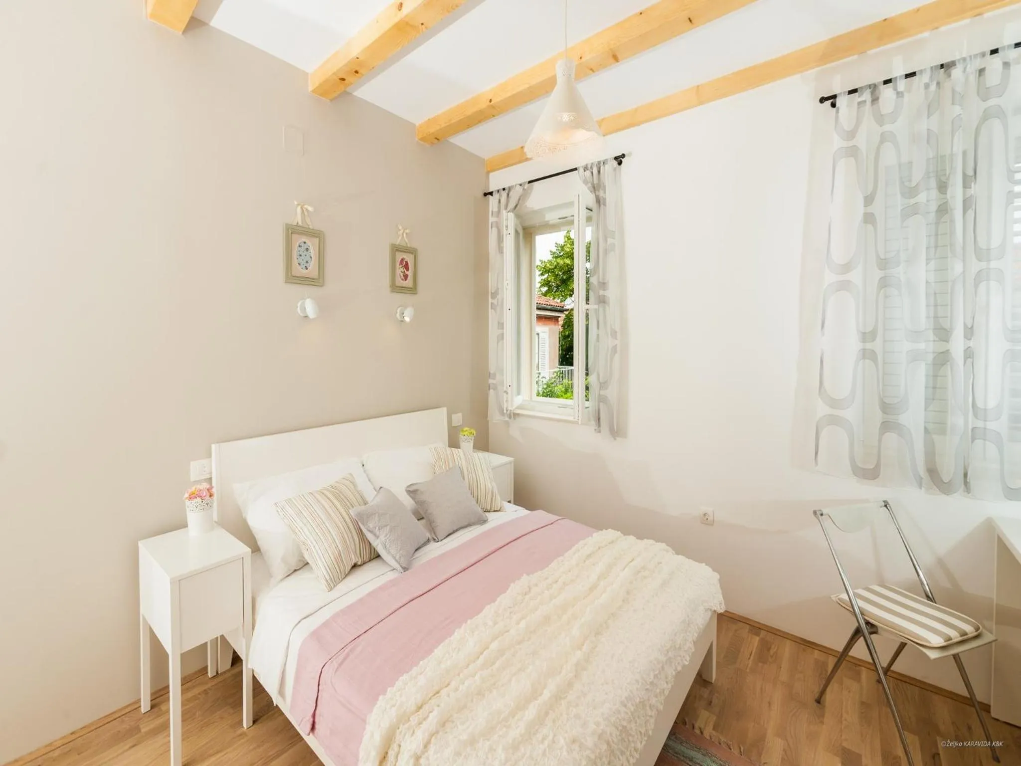 Bed in Aldo Apartments Center