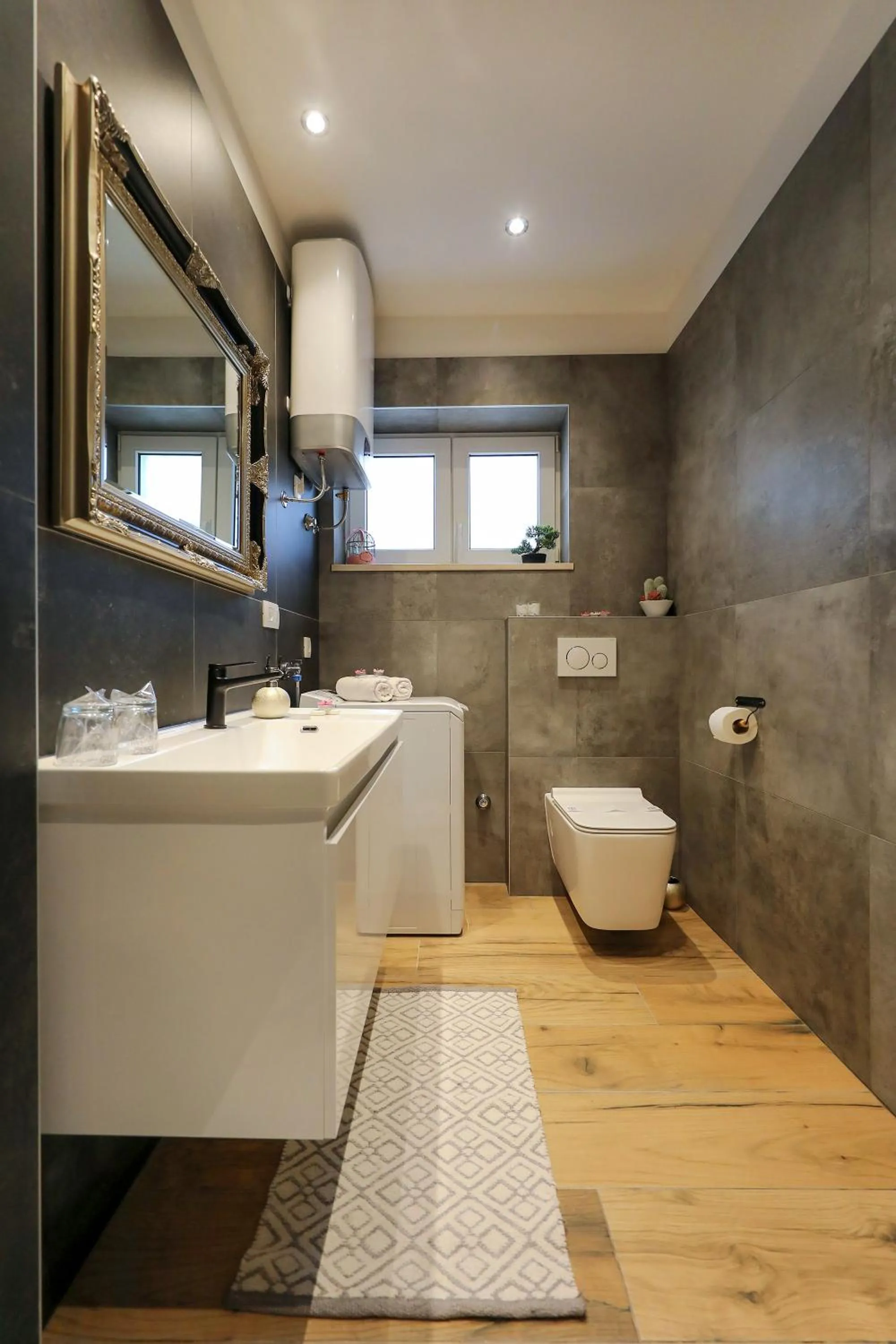 Shower in Aldo Apartments Center