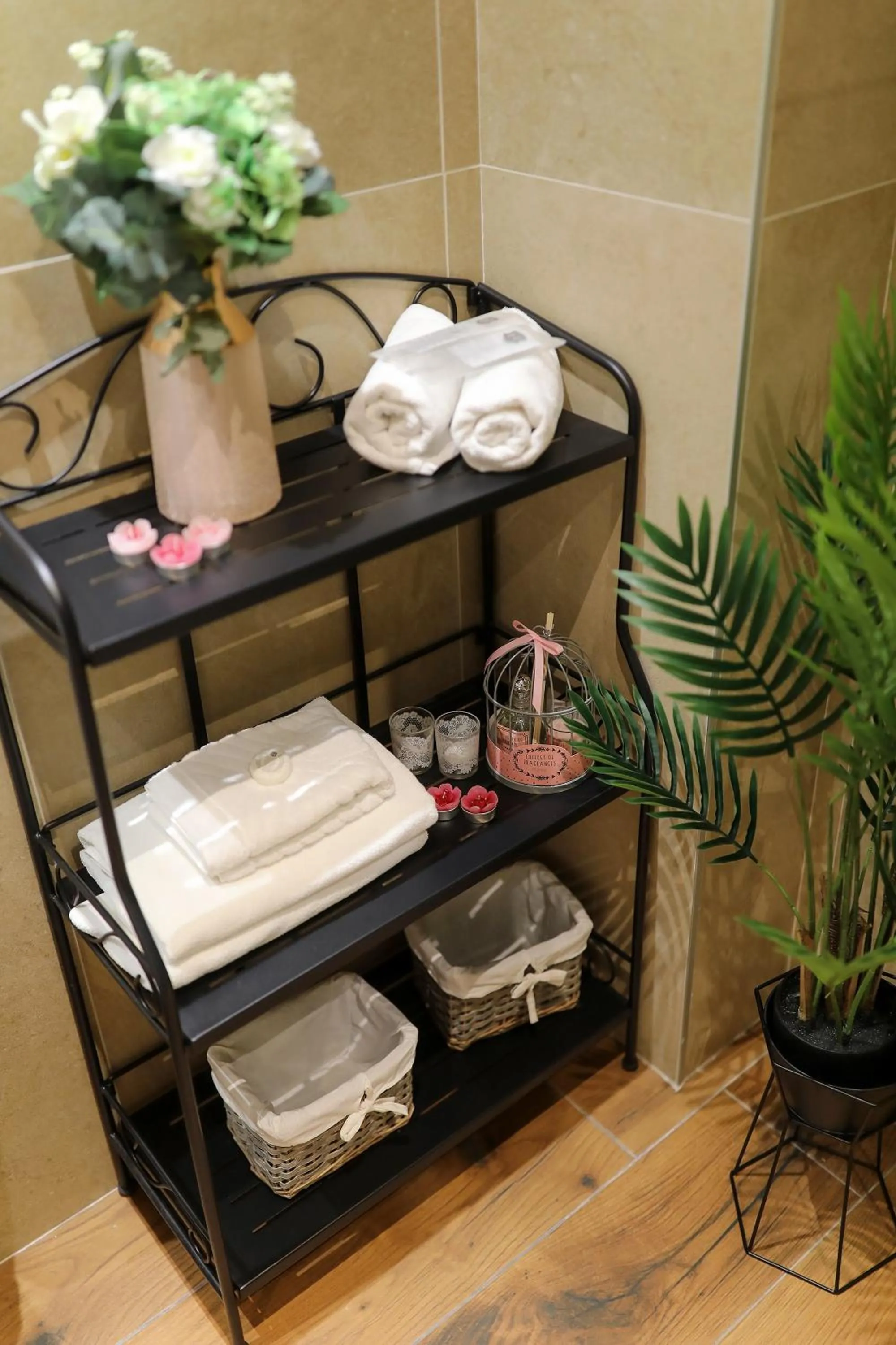 Decorative detail in Aldo Apartments Center