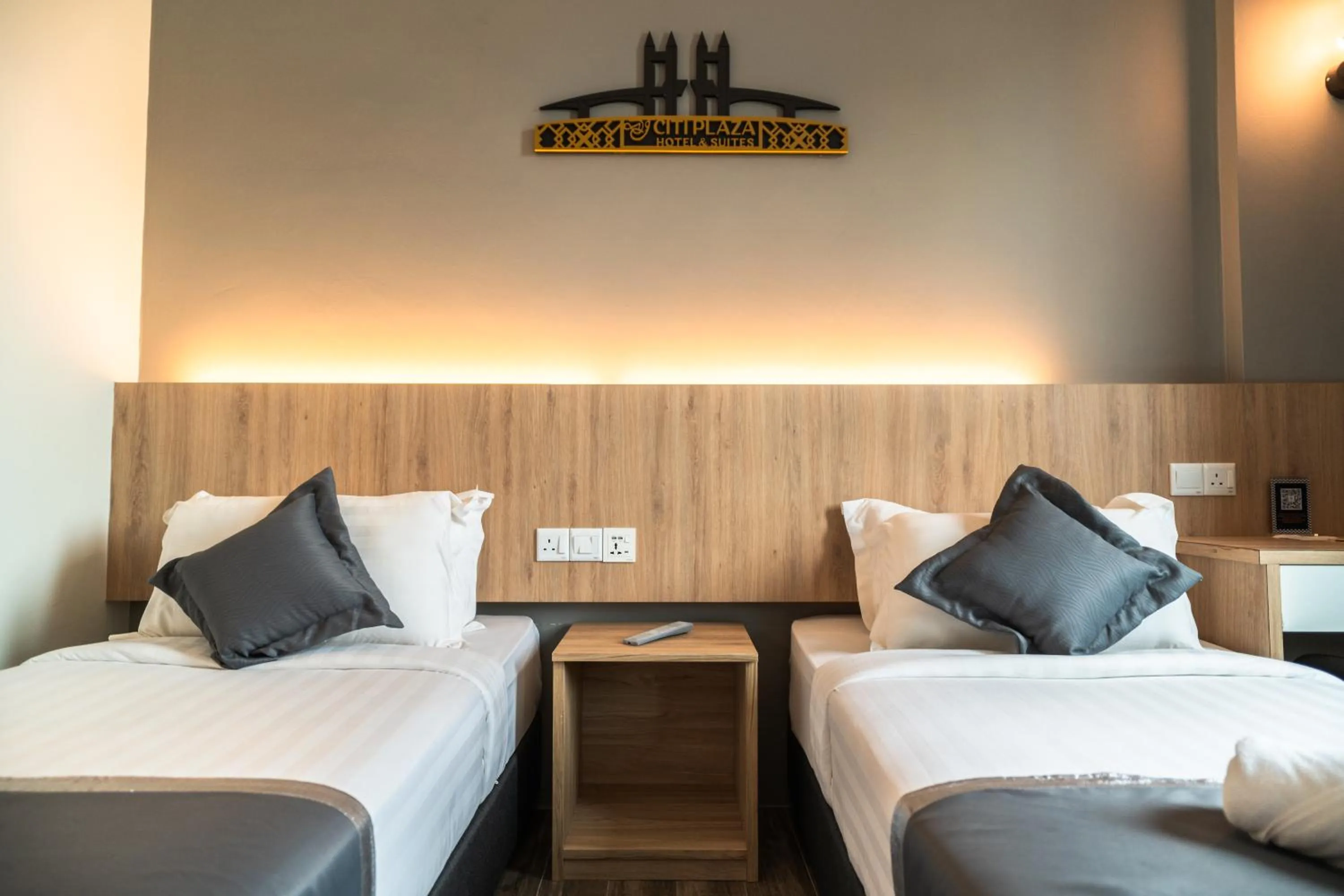 Bed in DJ Citi Plaza Hotel & Suites