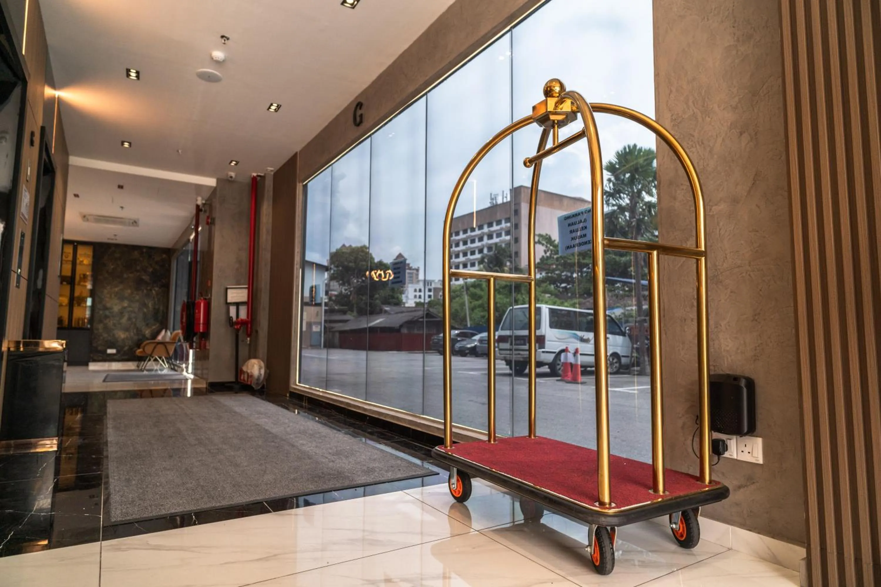 room service in DJ Citi Plaza Hotel & Suites