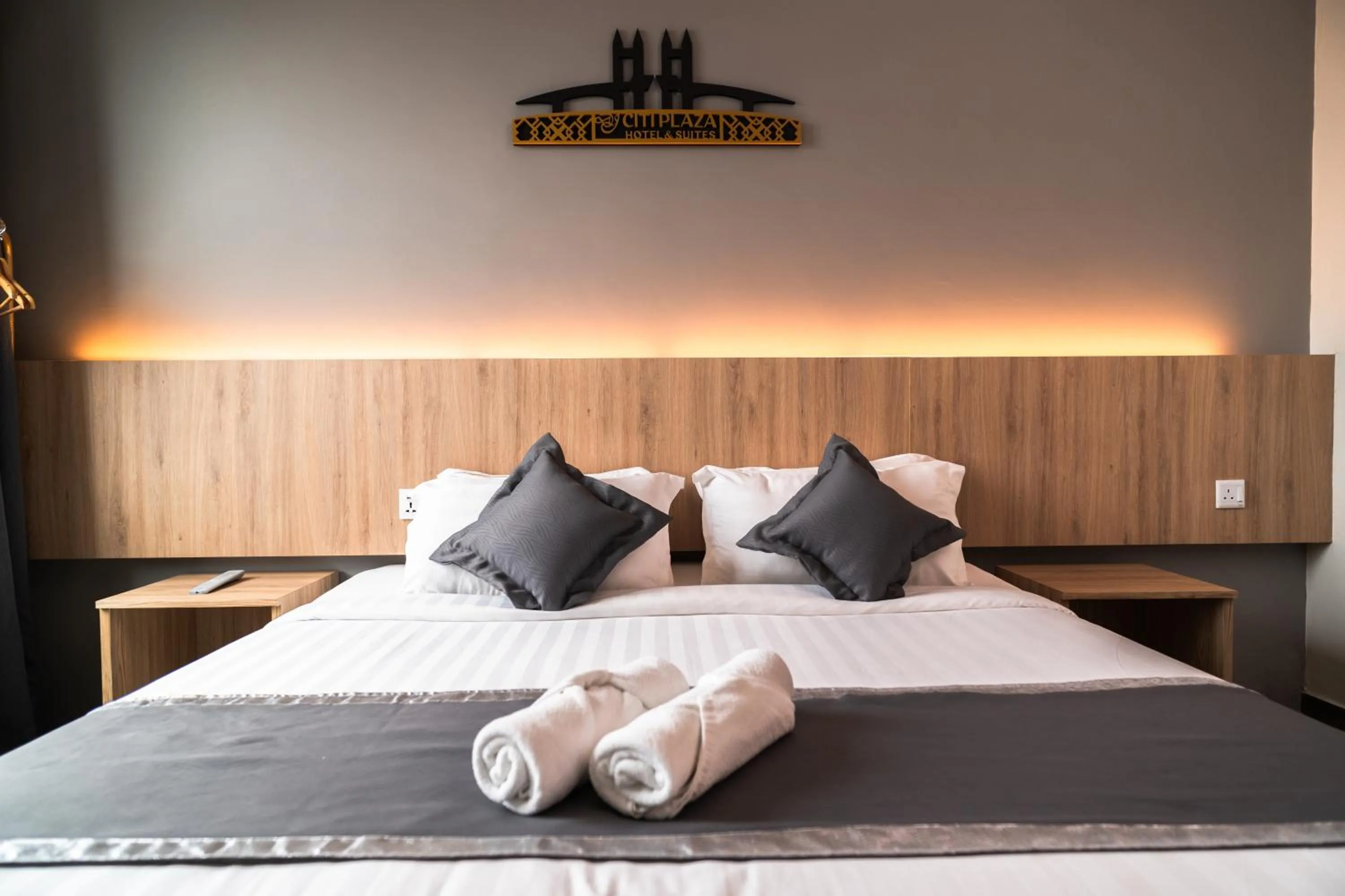 Bed in DJ Citi Plaza Hotel & Suites