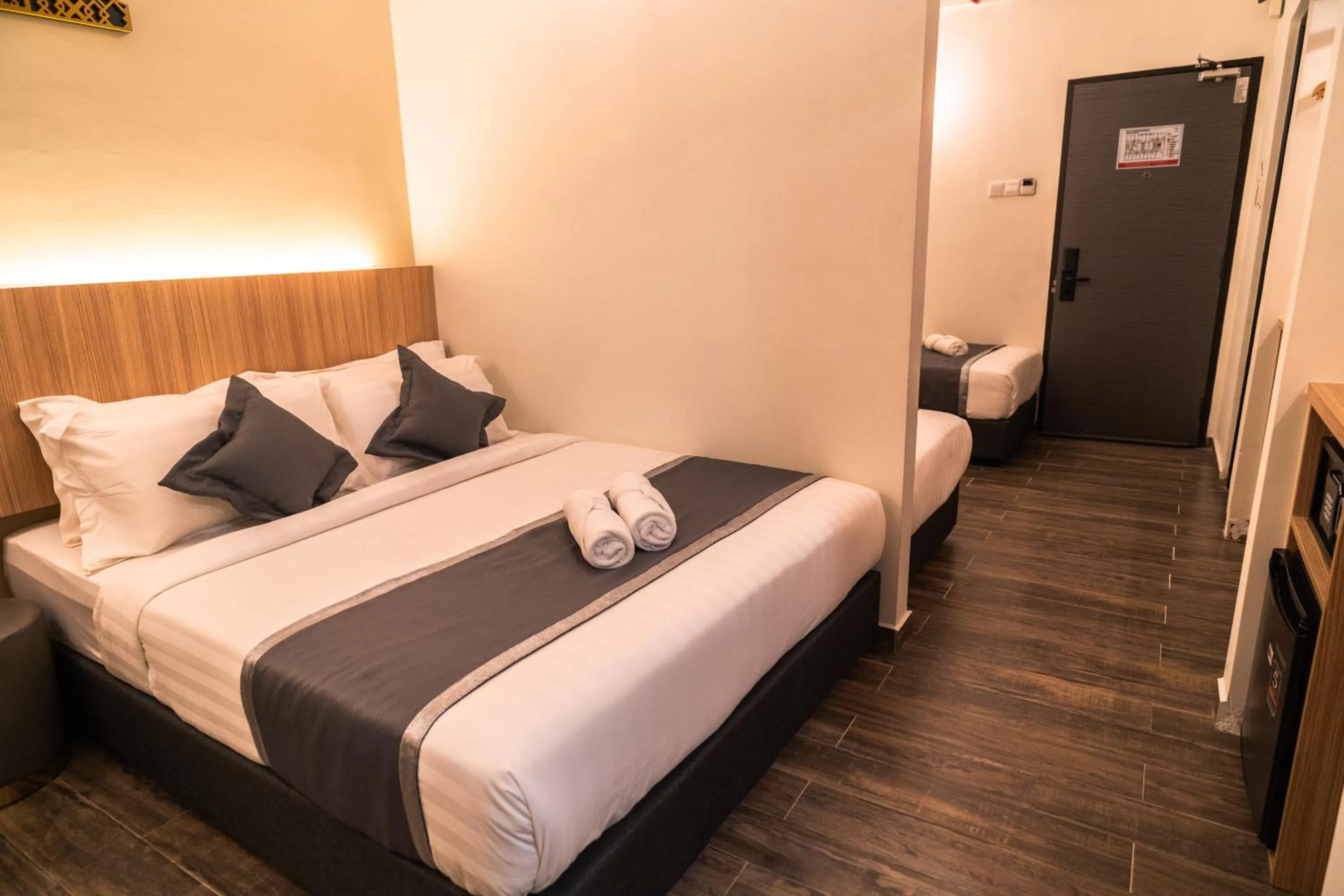 Bed in DJ Citi Plaza Hotel & Suites