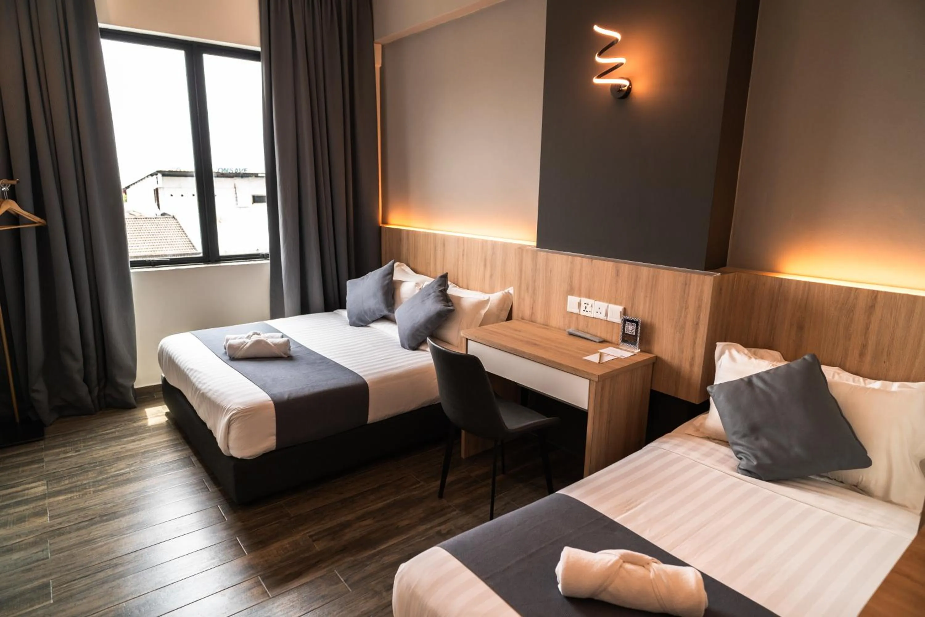 Bed in DJ Citi Plaza Hotel & Suites