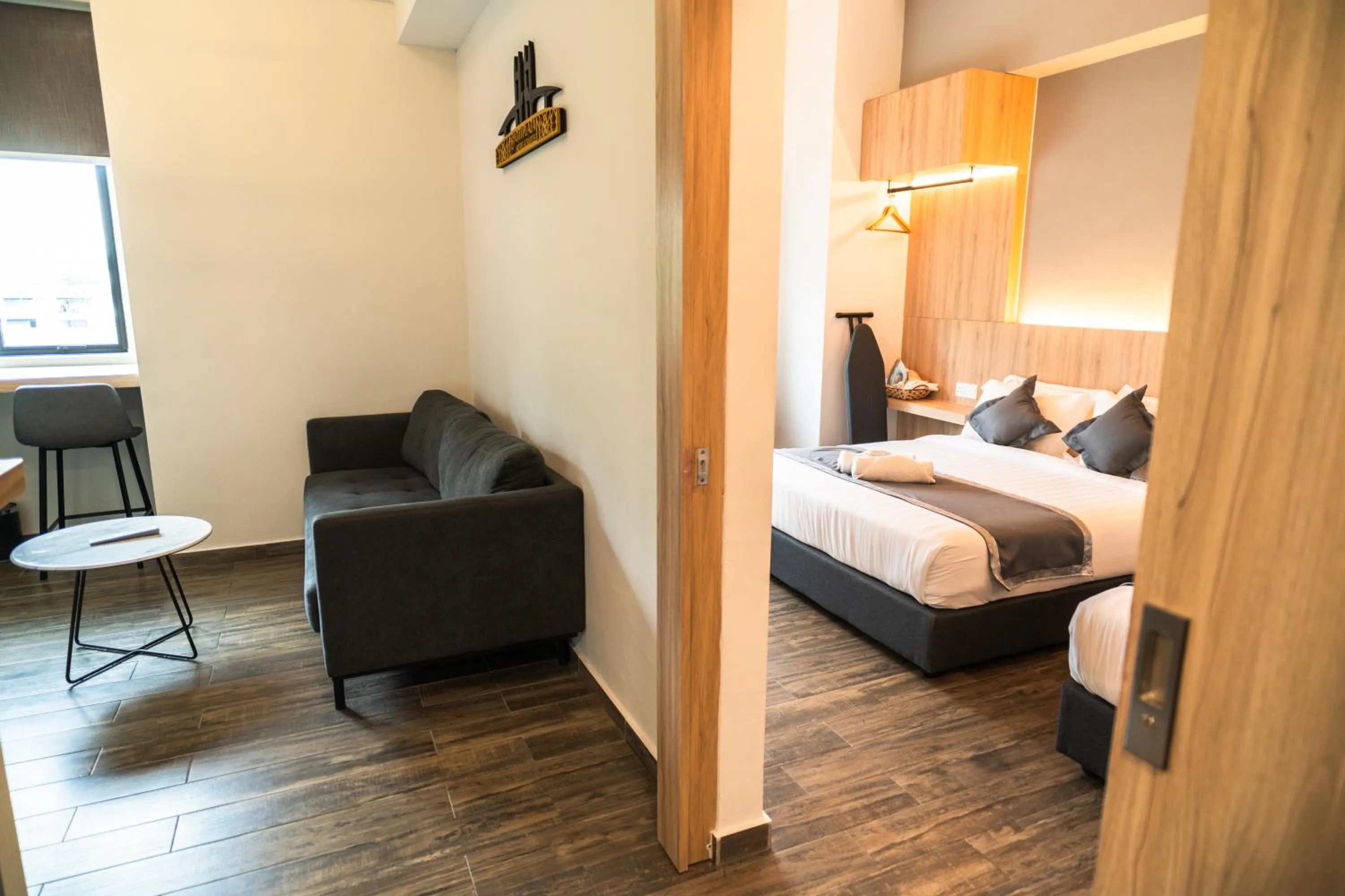 Bed in DJ Citi Plaza Hotel & Suites