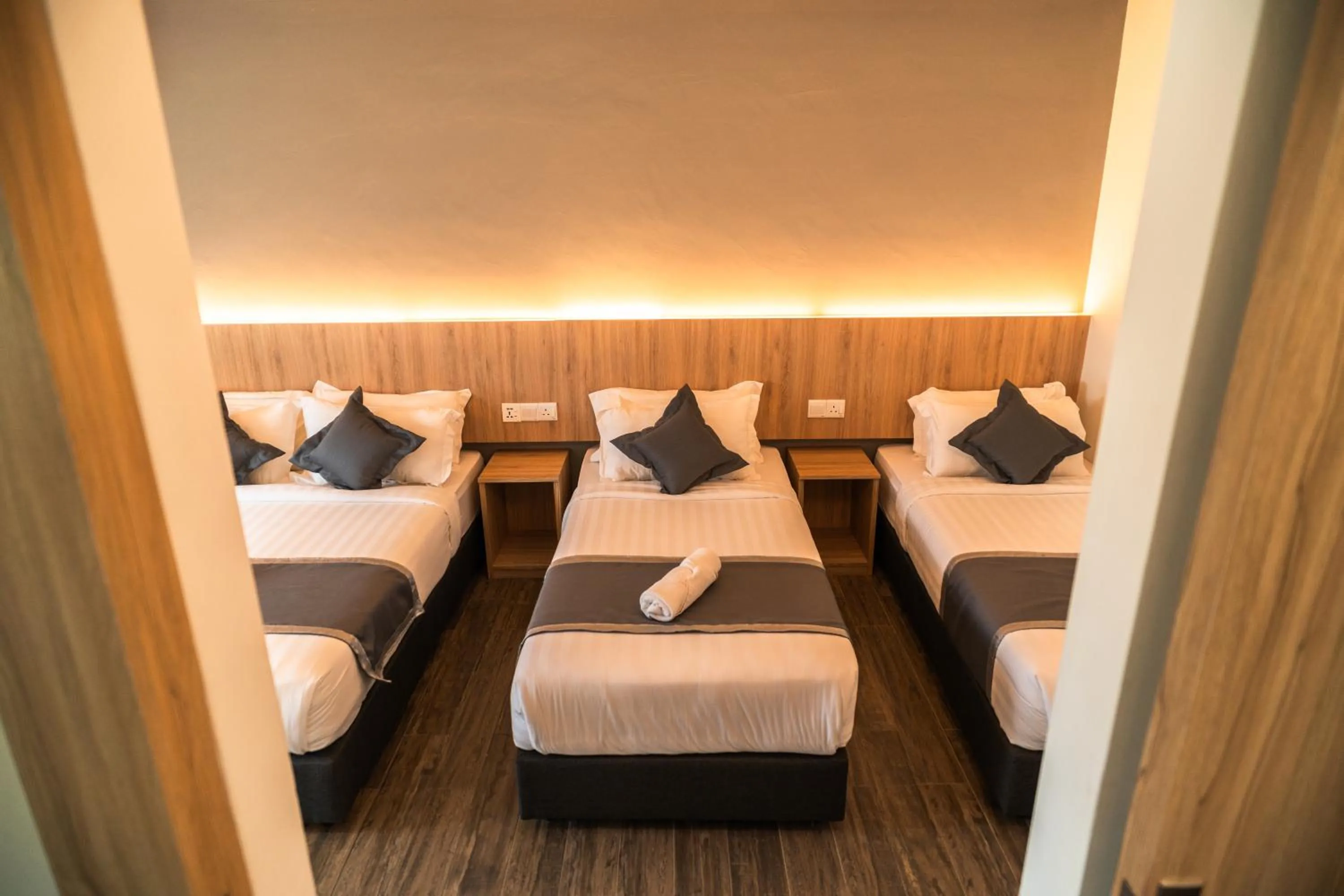 Bed in DJ Citi Plaza Hotel & Suites