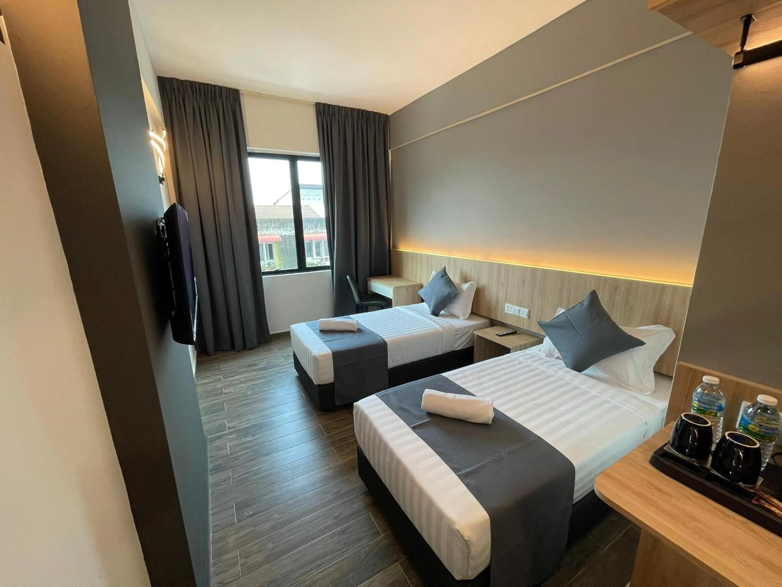 Bed in DJ Citi Plaza Hotel & Suites