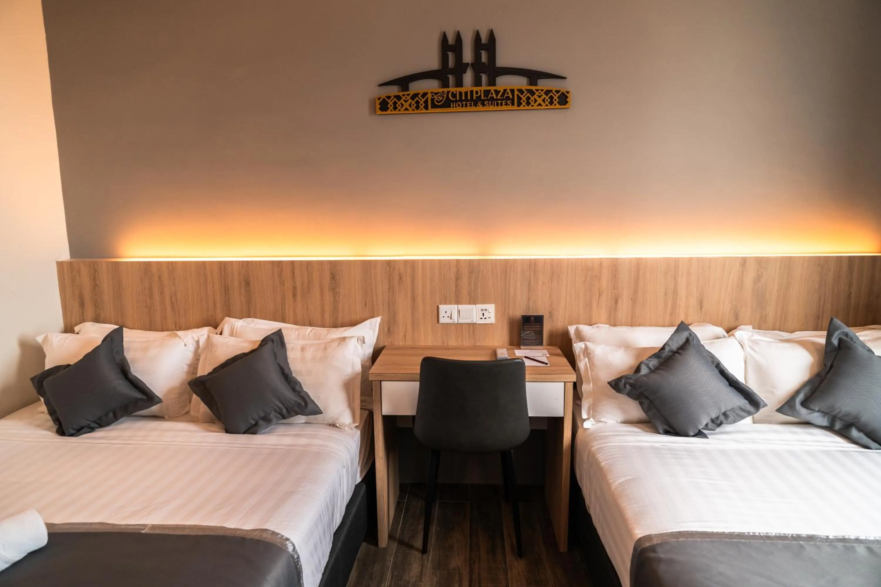 Bed in DJ Citi Plaza Hotel & Suites