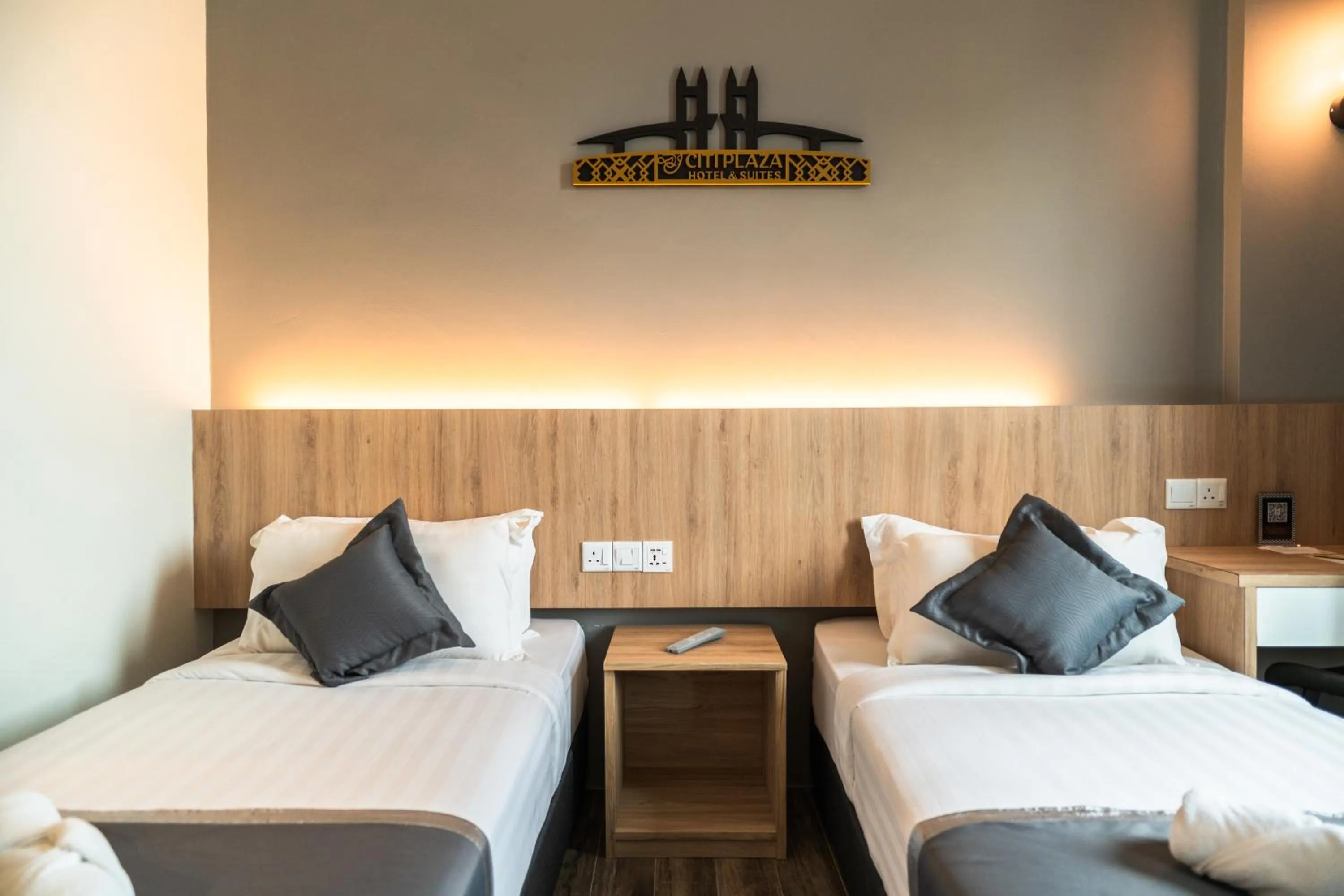 Bed in DJ Citi Plaza Hotel & Suites