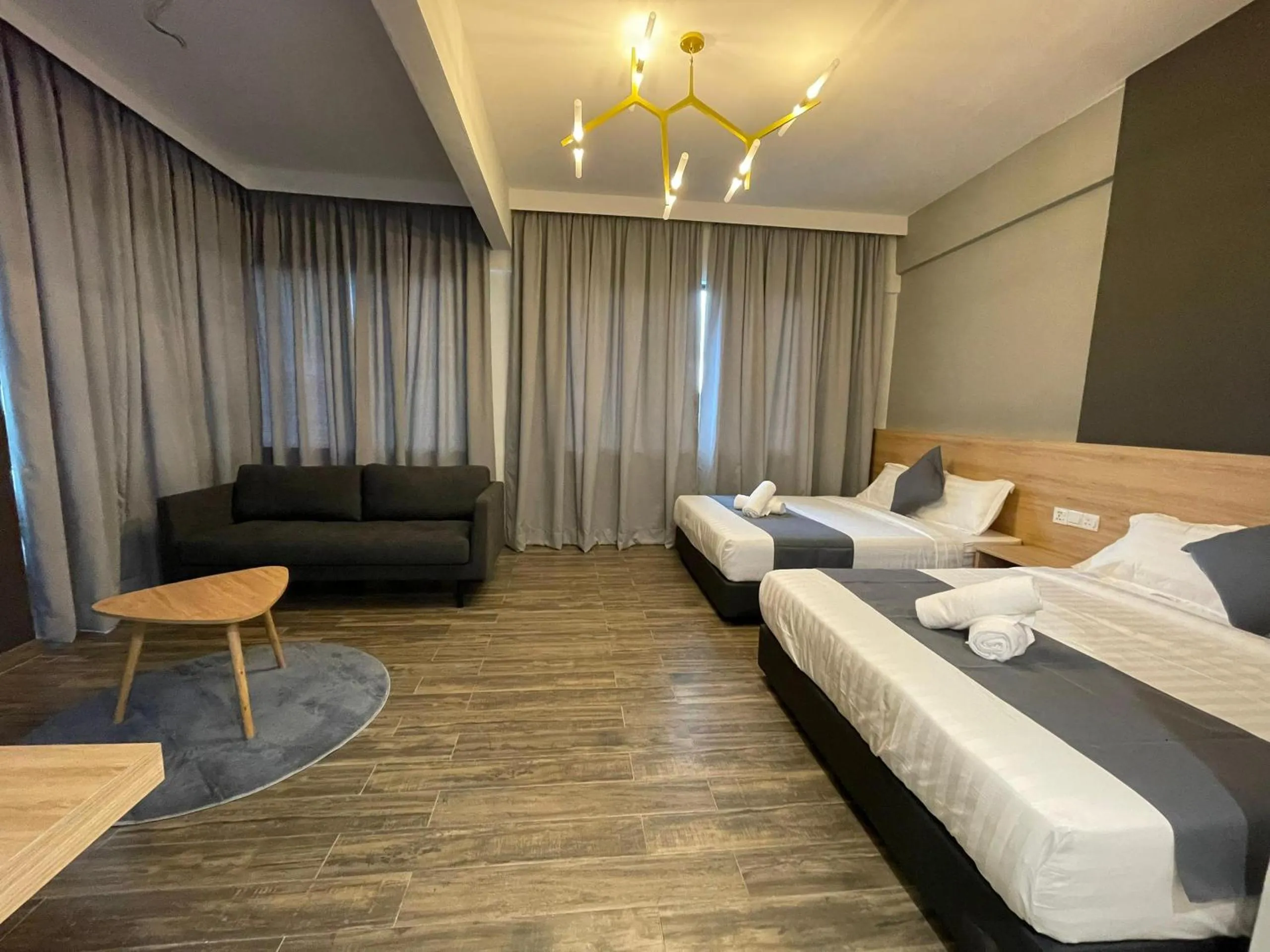 Bed in DJ Citi Plaza Hotel & Suites