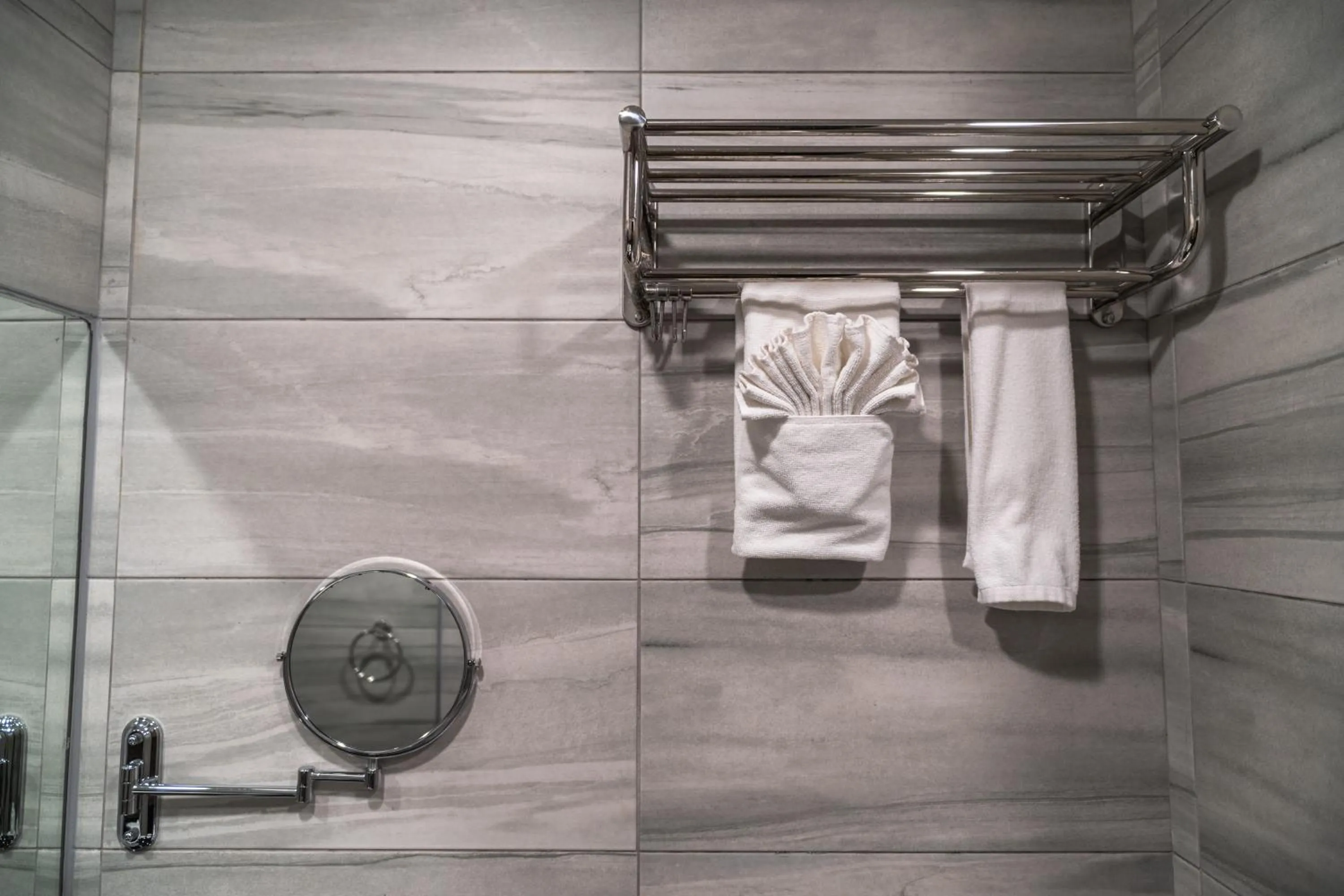 Shower in DJ Citi Plaza Hotel & Suites