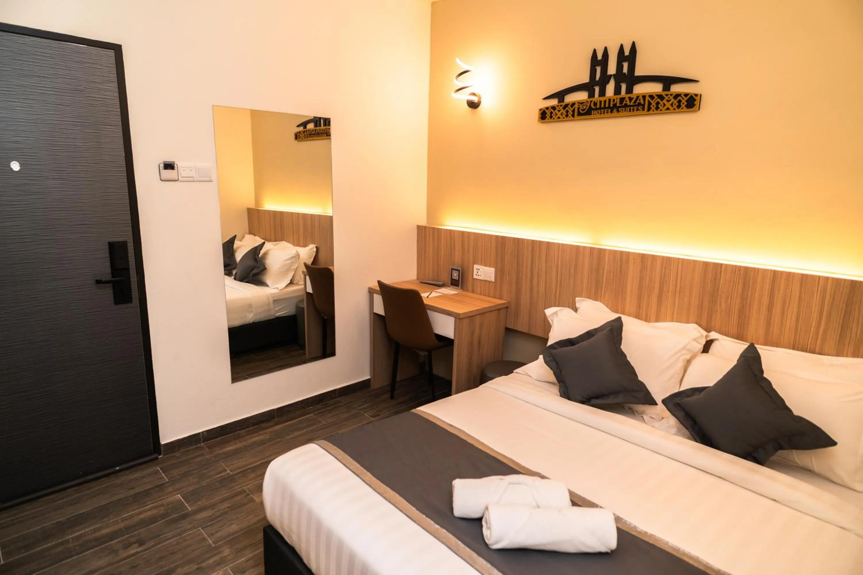 Bed in DJ Citi Plaza Hotel & Suites