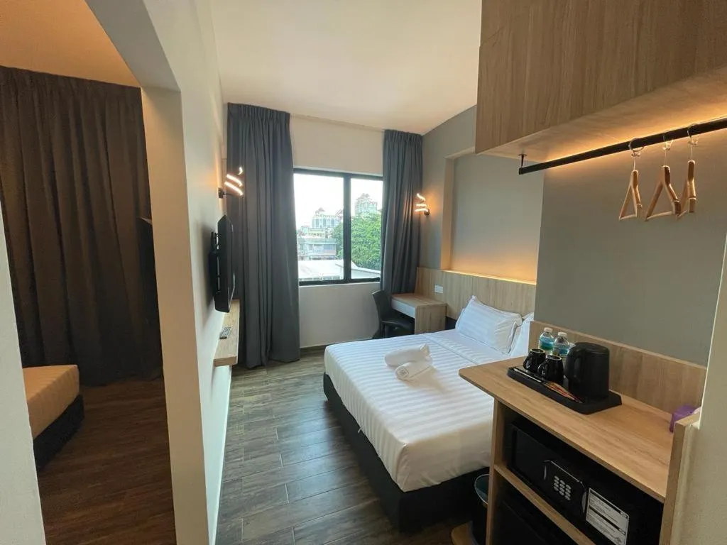 Bed in DJ Citi Plaza Hotel & Suites