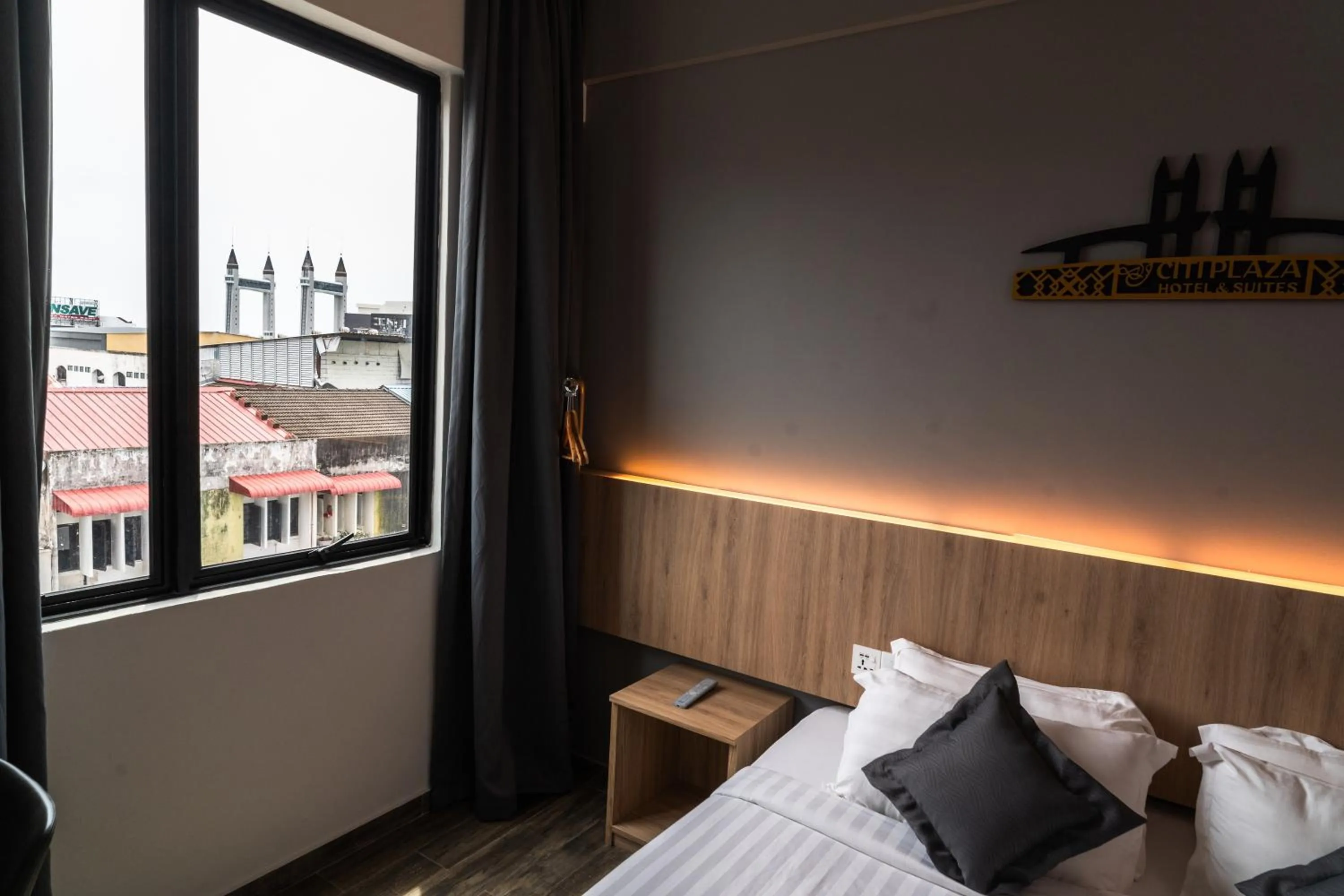 Bed in DJ Citi Plaza Hotel & Suites