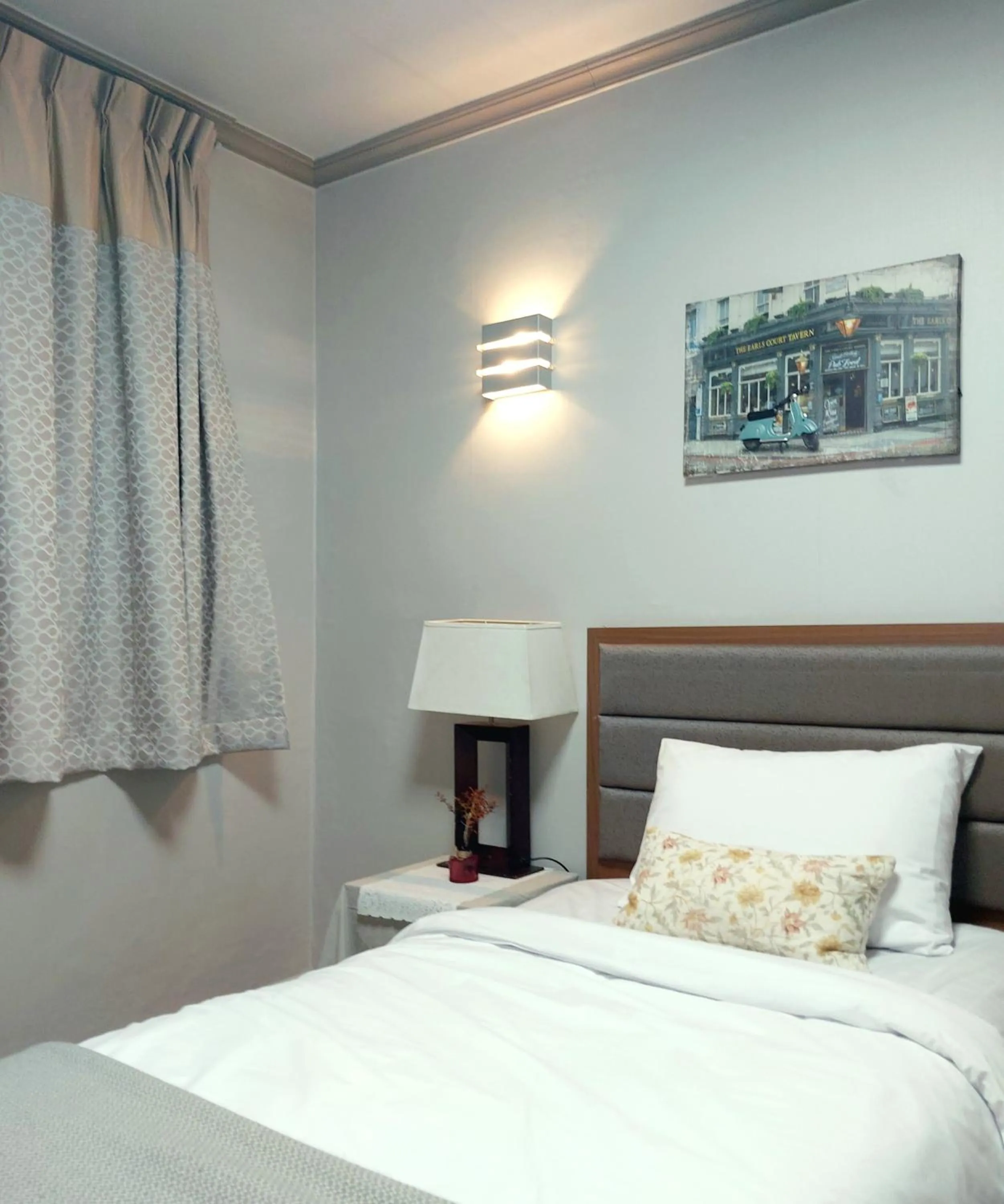 Bed in California Hotel