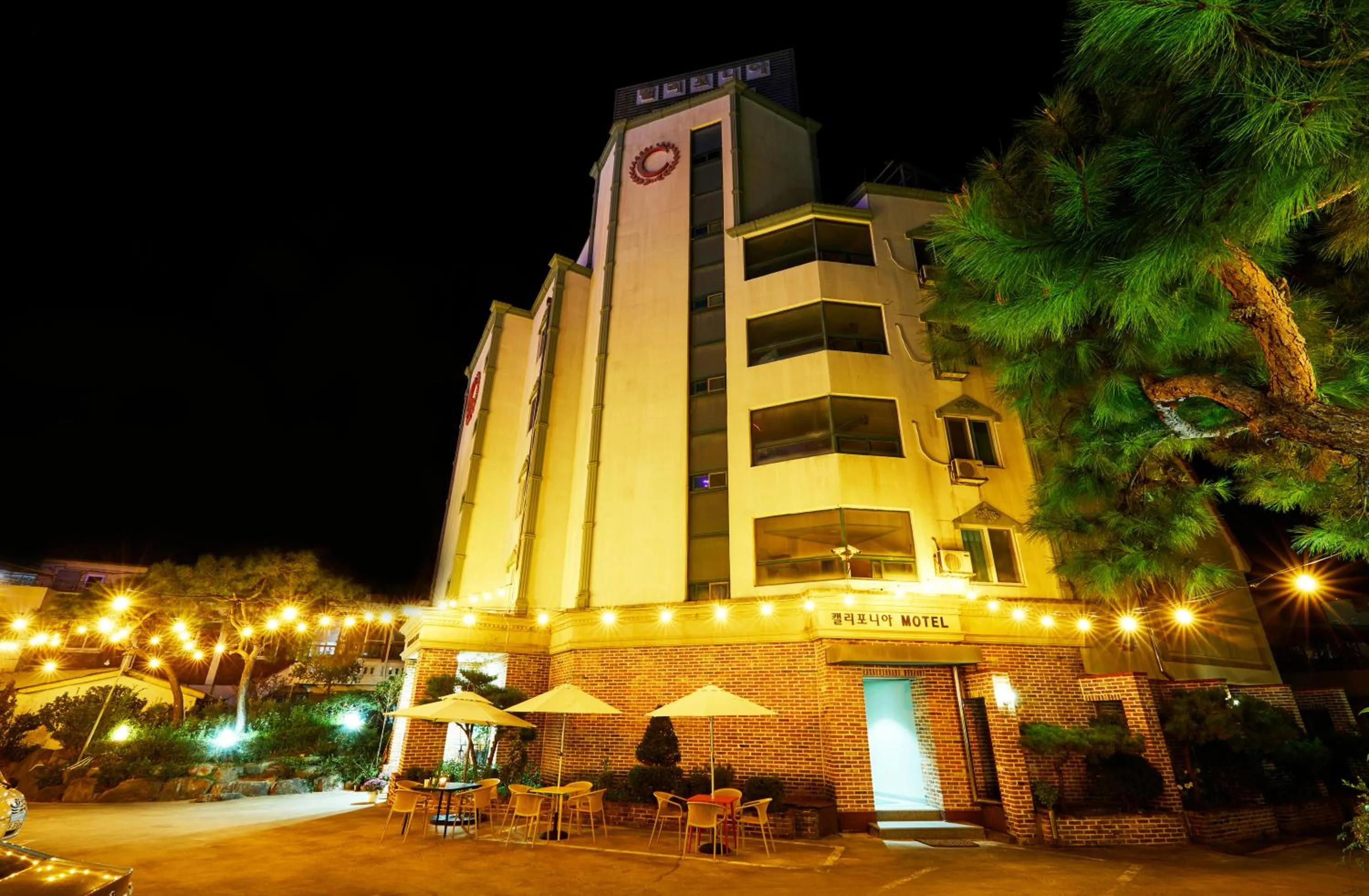 Property building in California Hotel