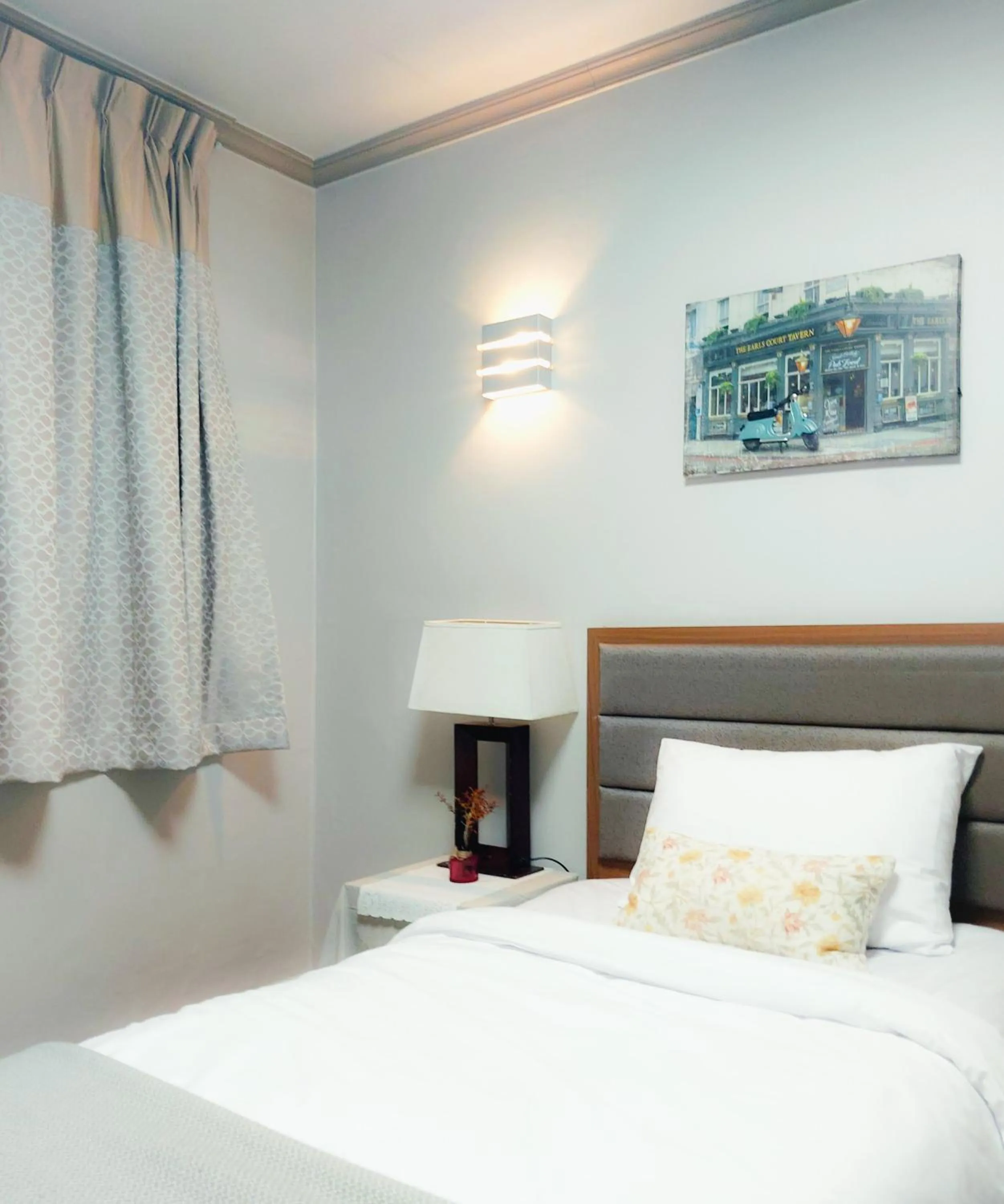 Bed in California Hotel