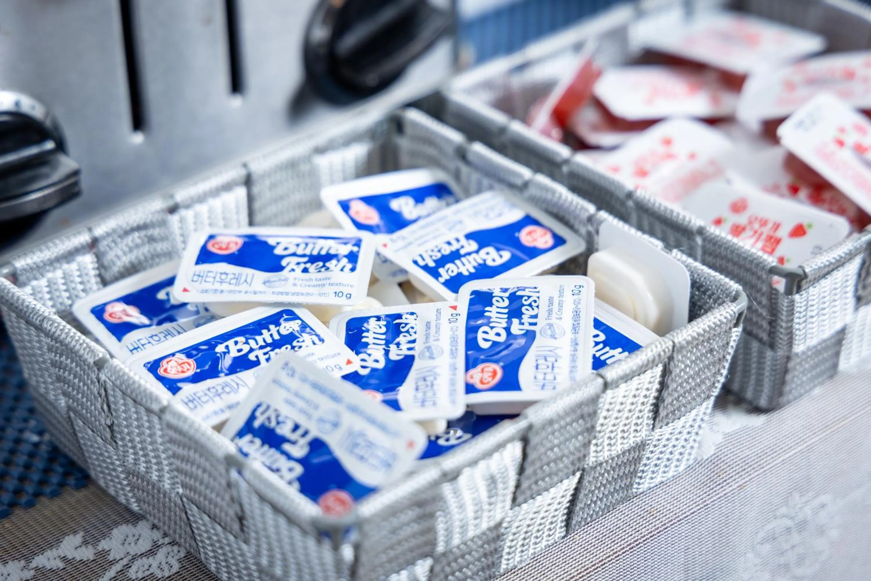 Restaurant/places to eat in California Hotel