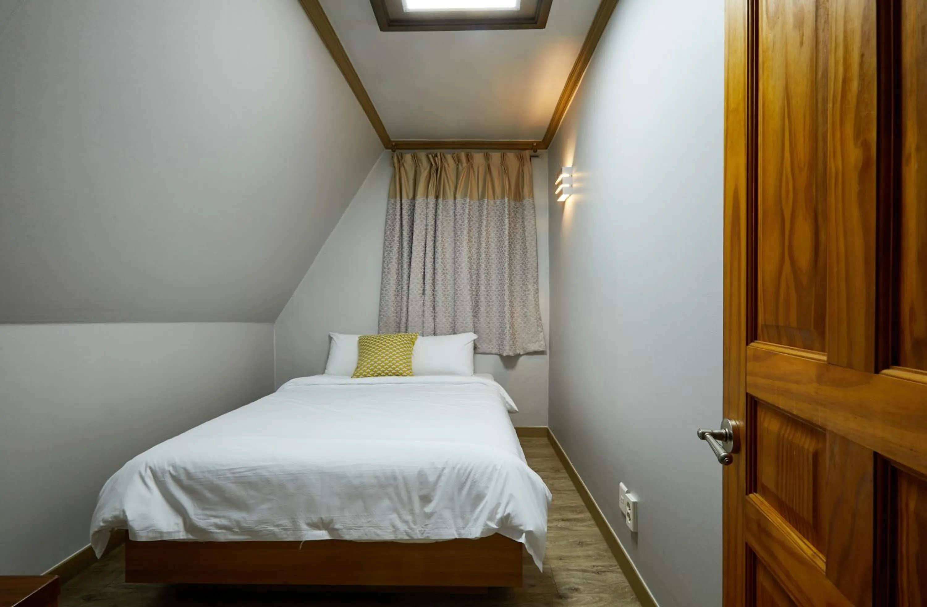 Bed in California Hotel