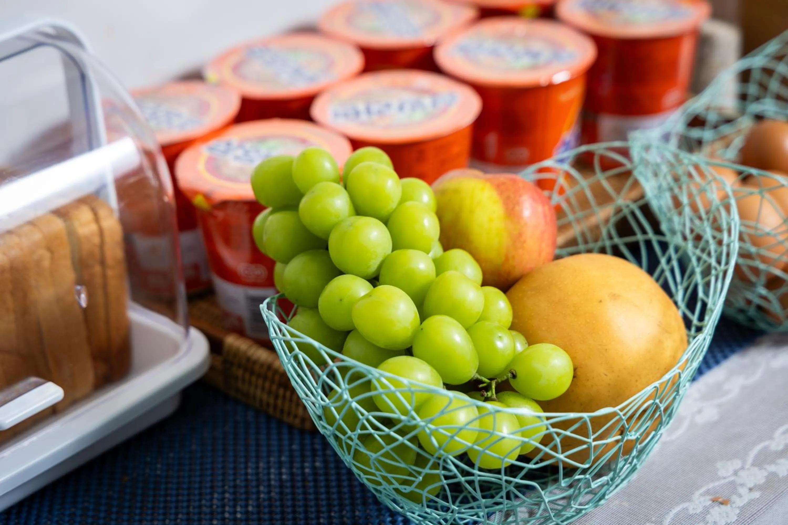 Restaurant/places to eat in California Hotel