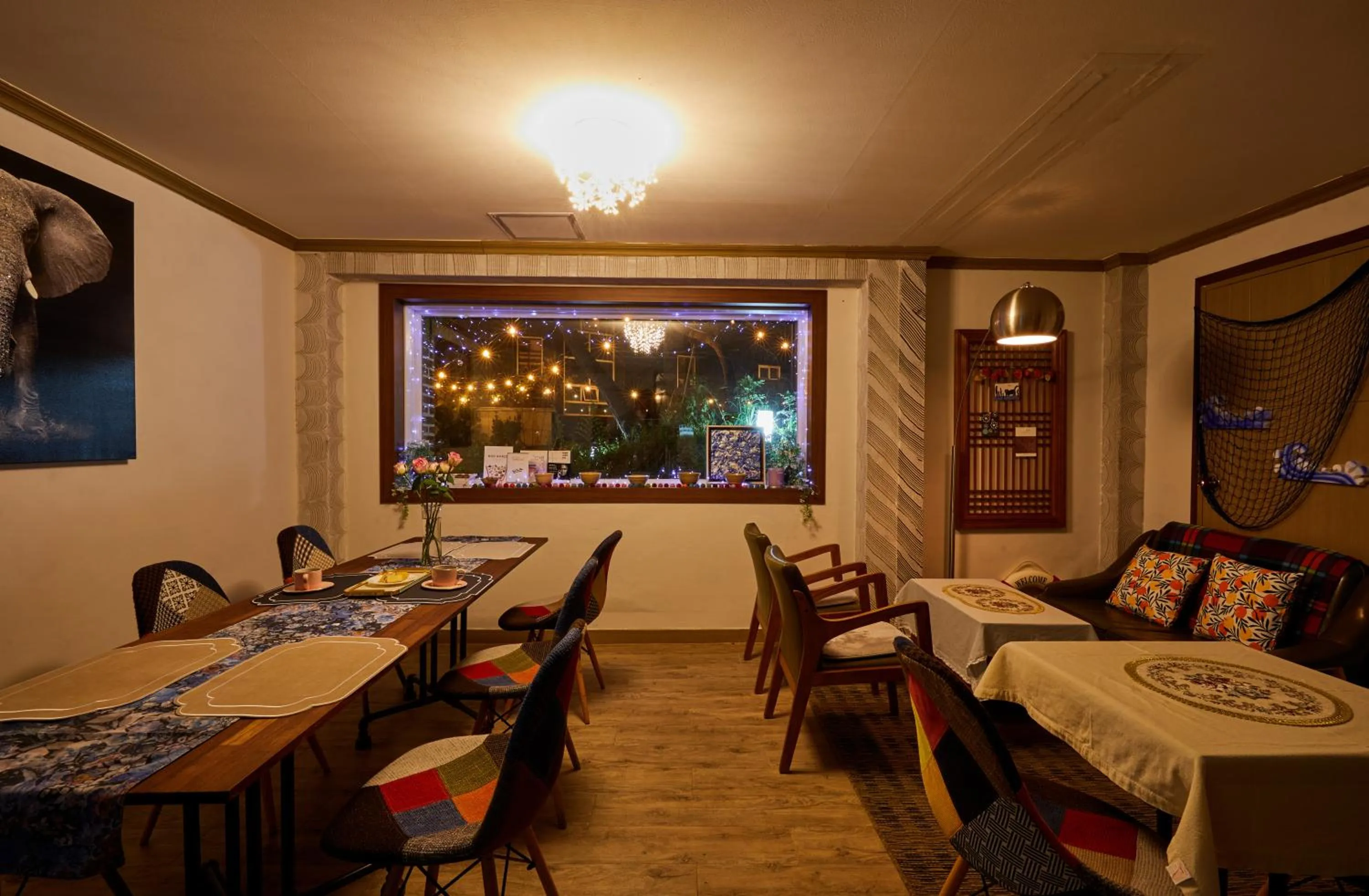 Seating area in California Hotel