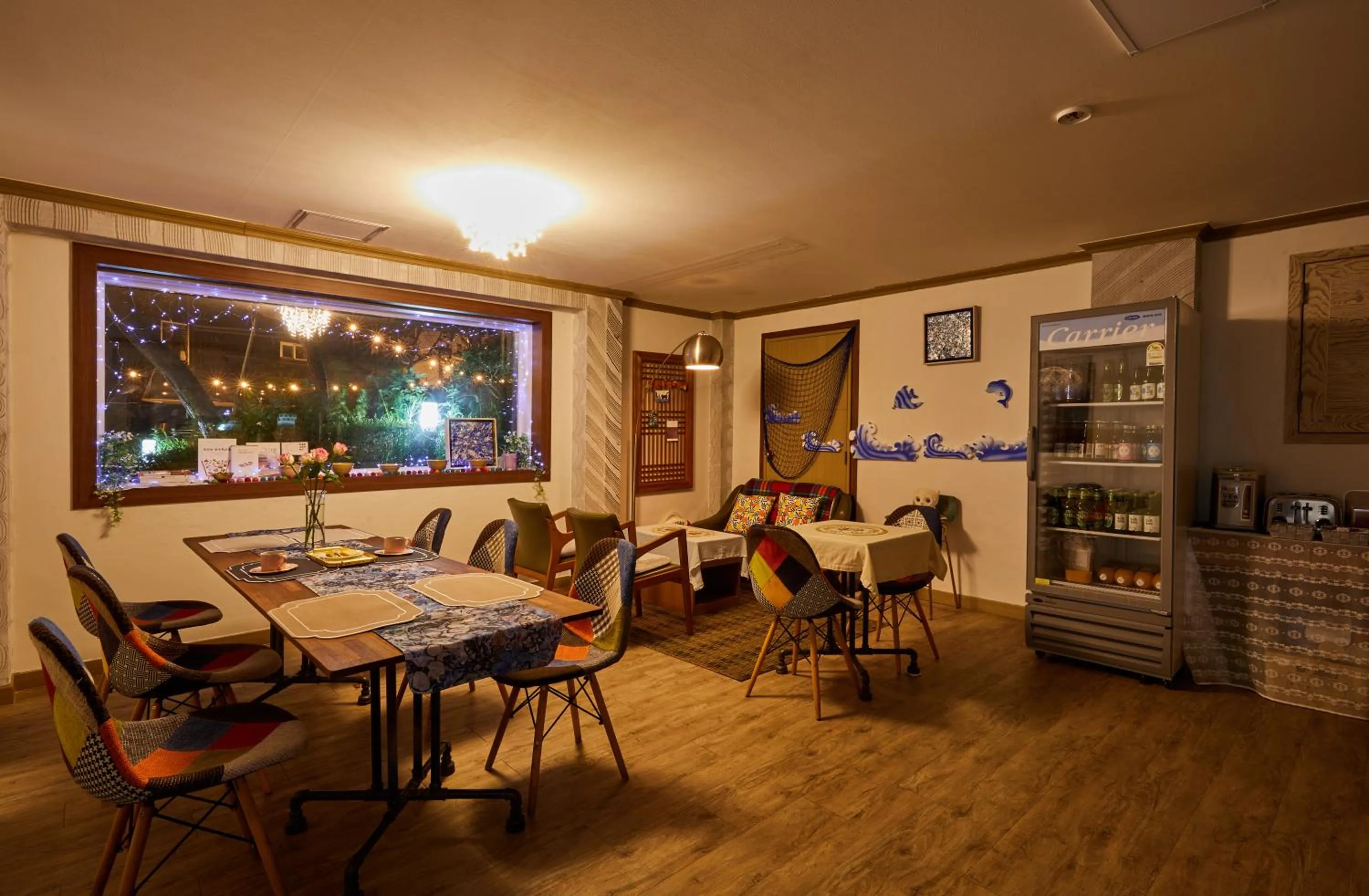 Seating area in California Hotel