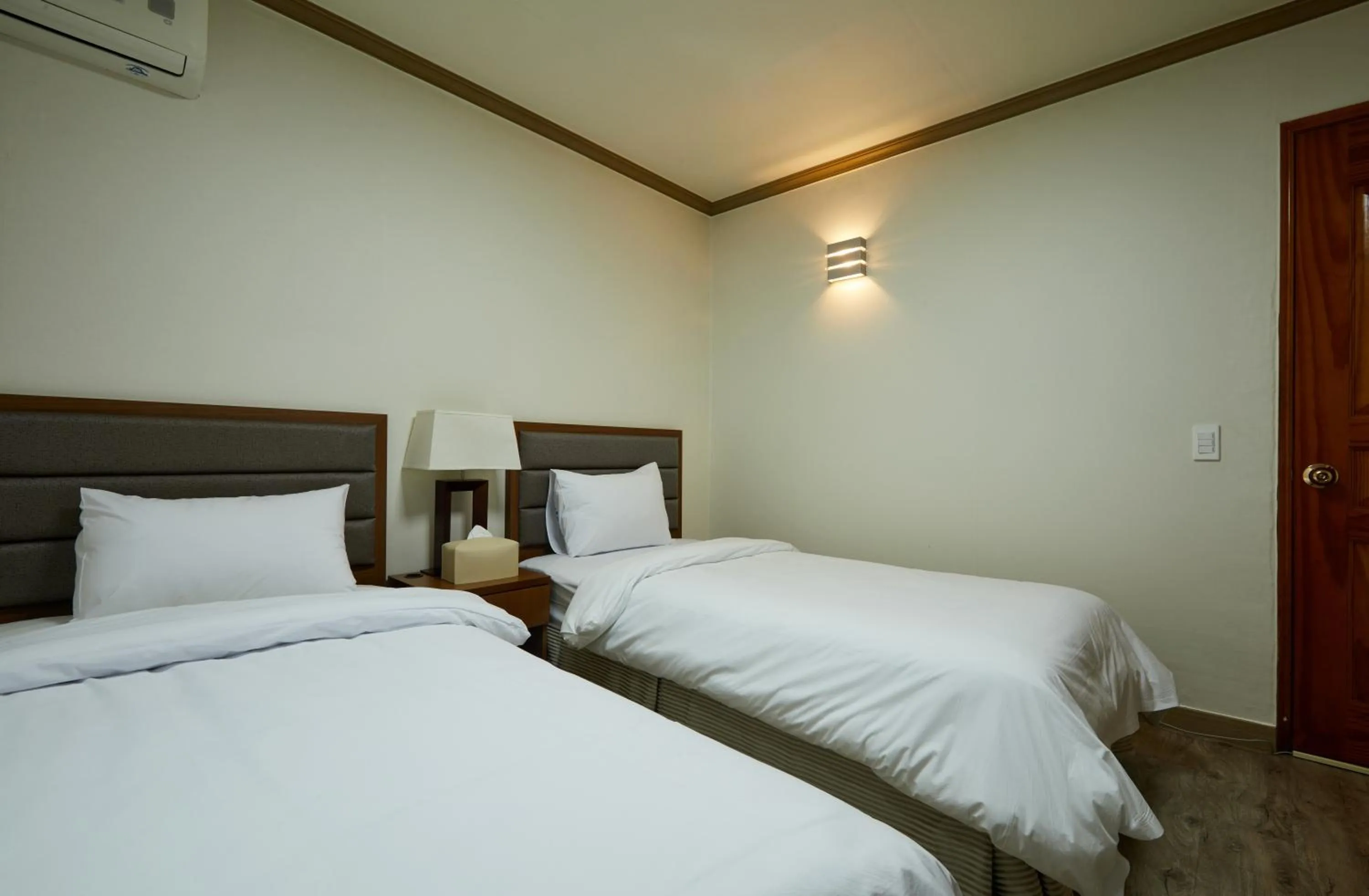 Bedroom, Bed in California Hotel