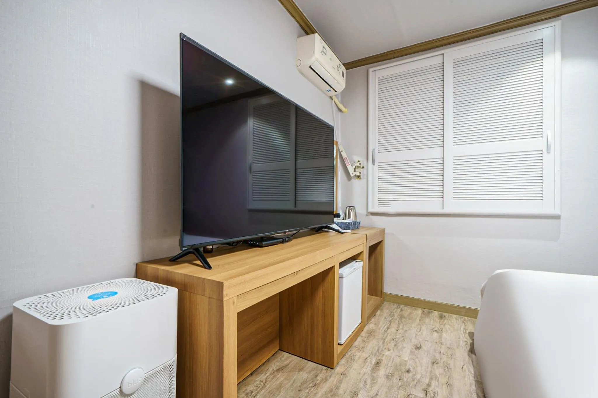 TV and multimedia in California Hotel