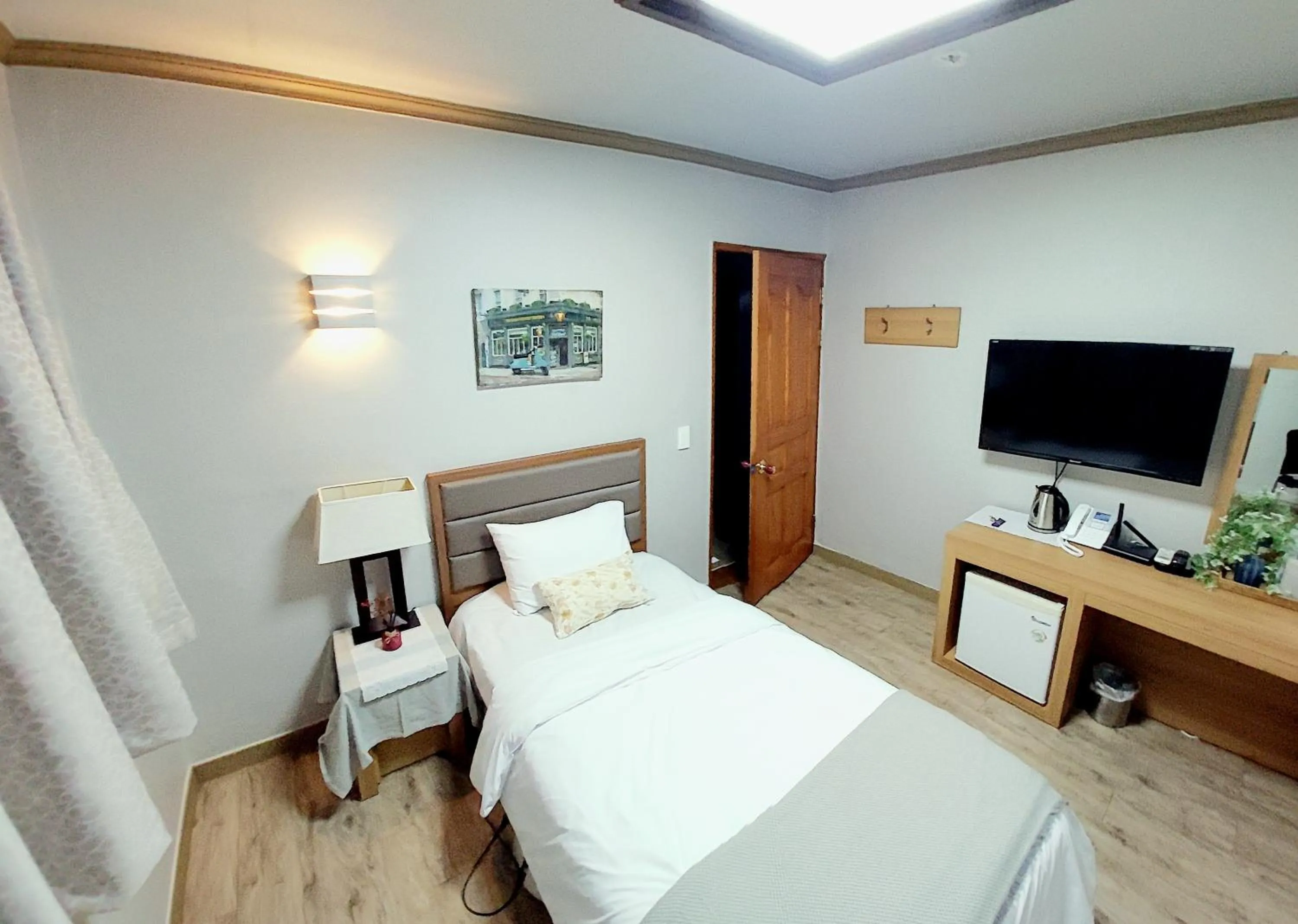 Bed in California Hotel