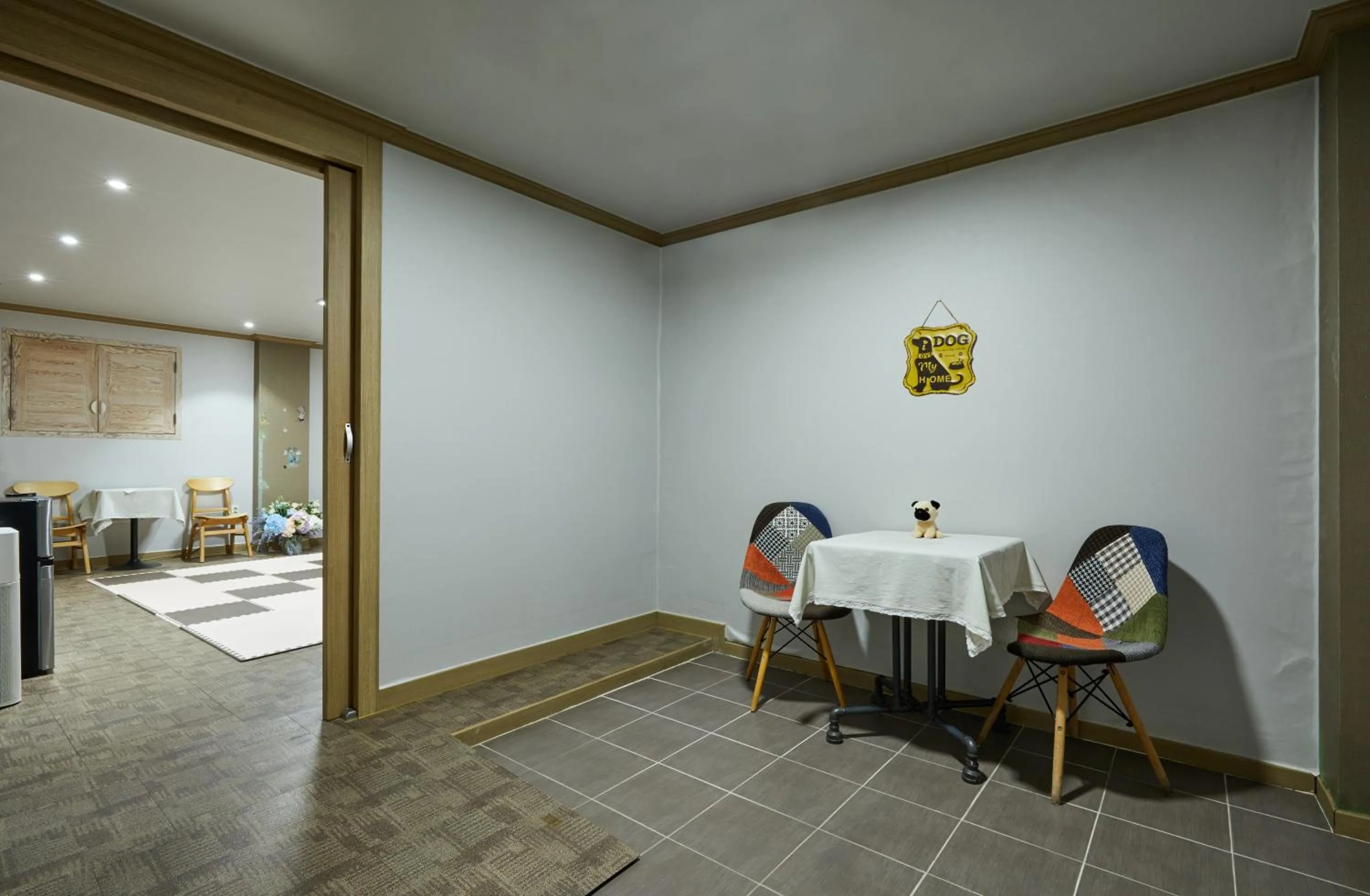 Seating area in California Hotel