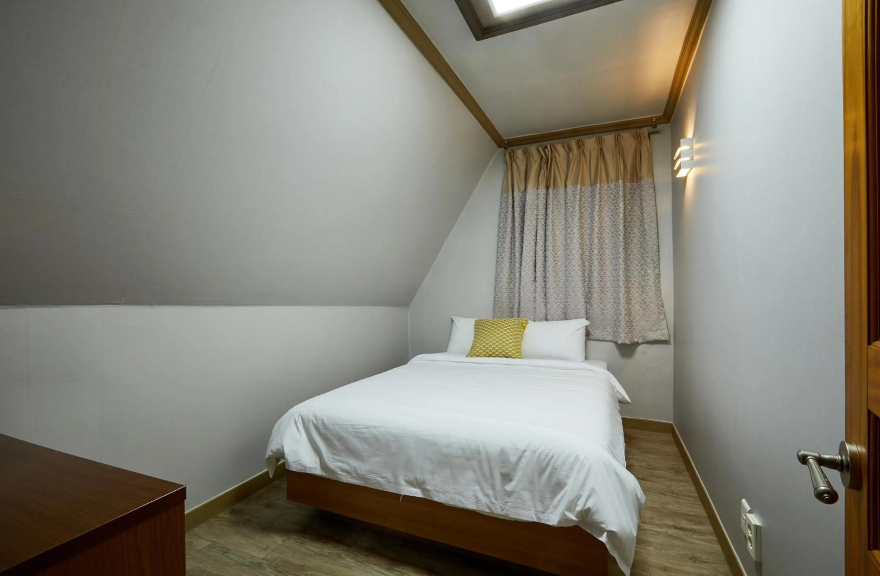 Bed in California Hotel