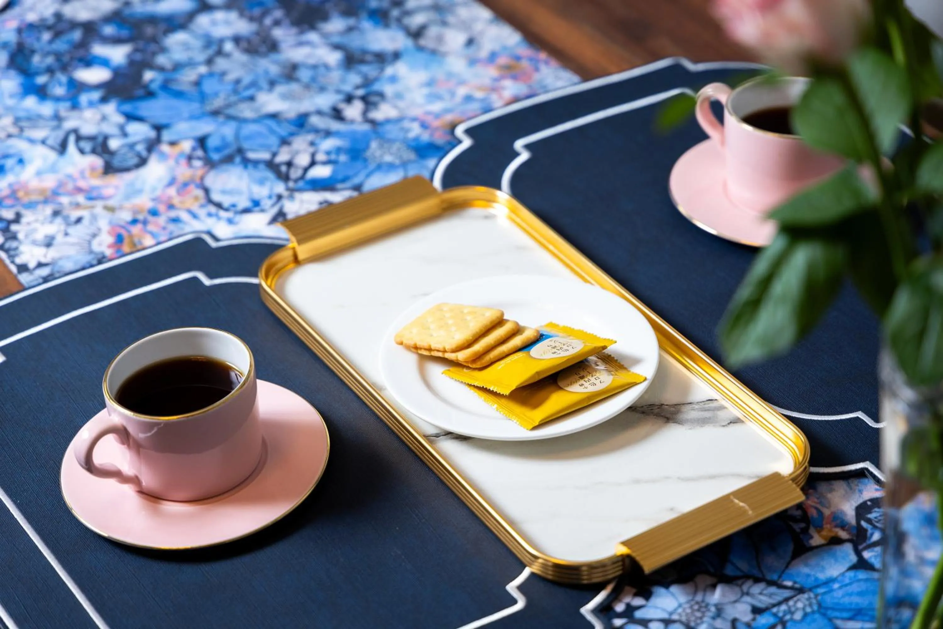 Restaurant/places to eat in California Hotel