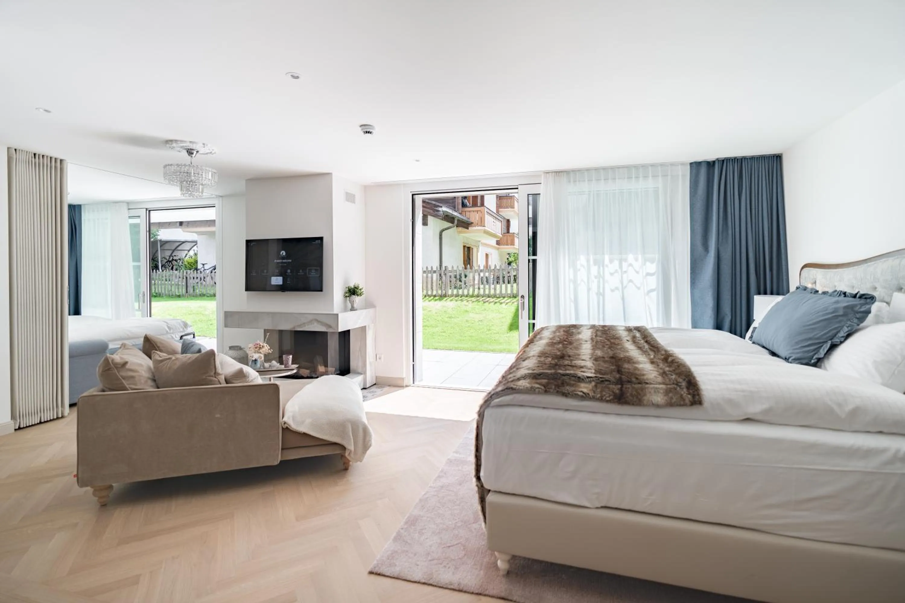 Photo of the whole room, Bed in Mirabeau Etoile