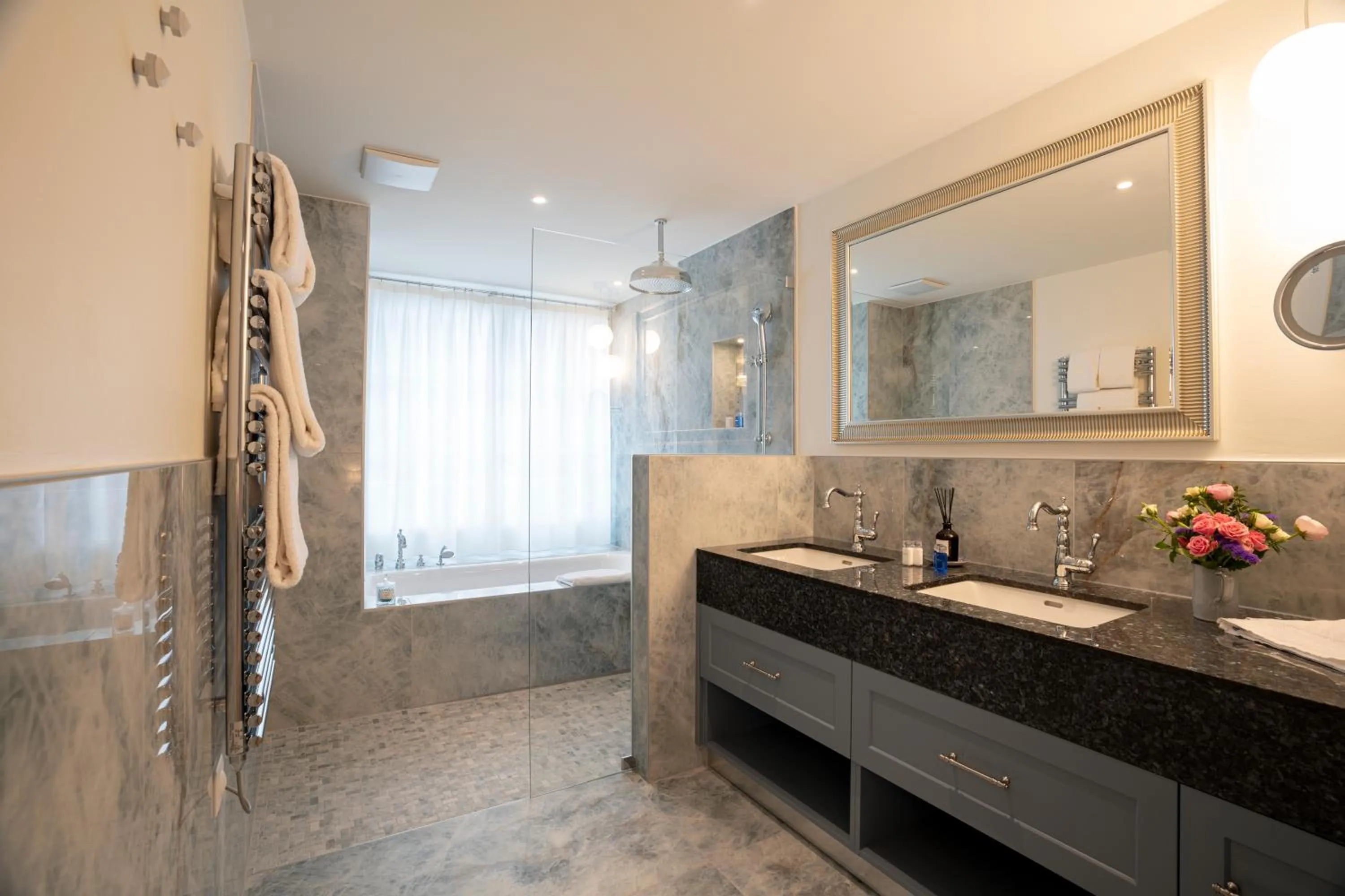 Shower in Mirabeau Etoile