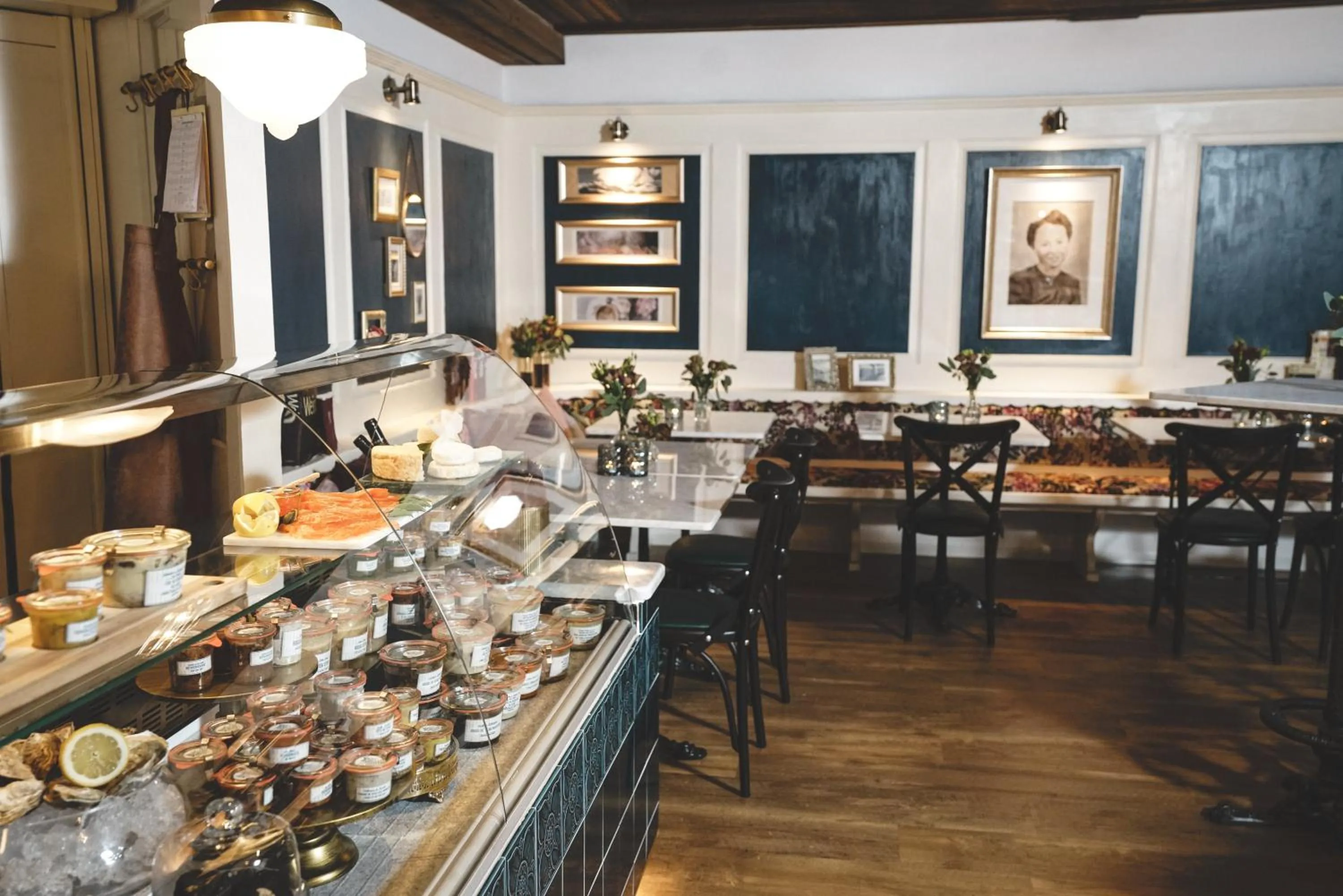 Restaurant/places to eat in Mirabeau Etoile