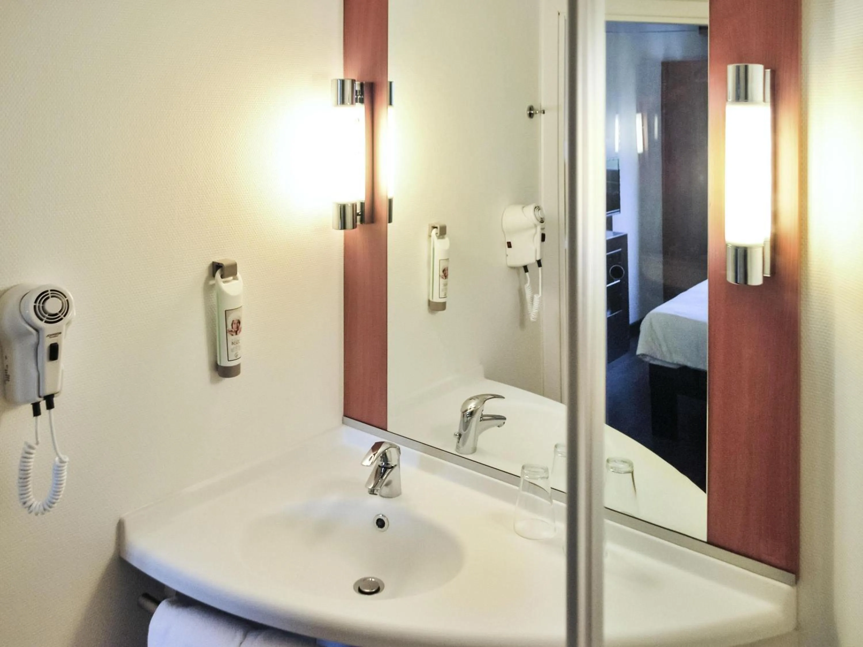 Bedroom in Ibis Sofia Airport Hotel