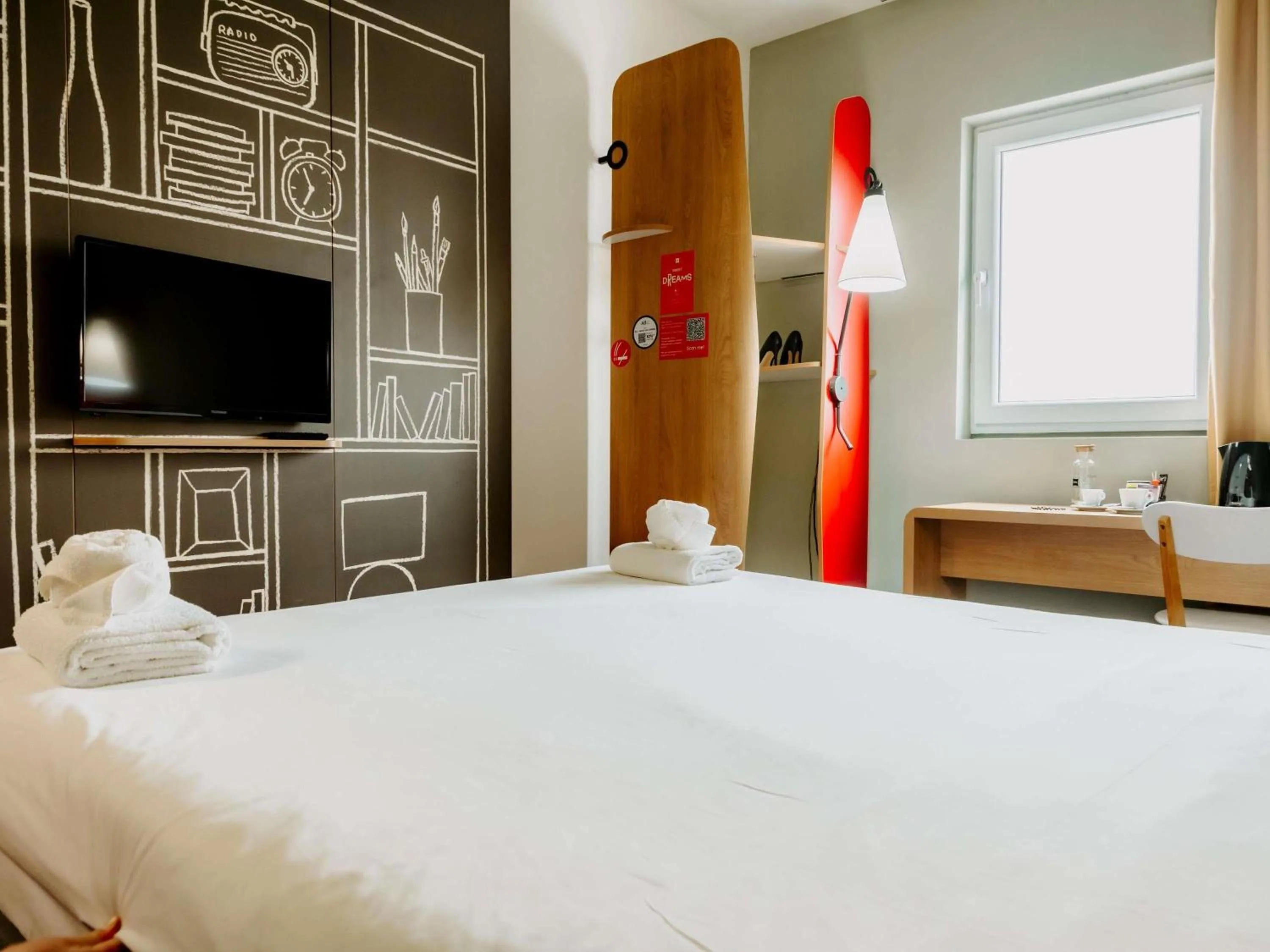 Bedroom, Bed in Ibis Sofia Airport Hotel