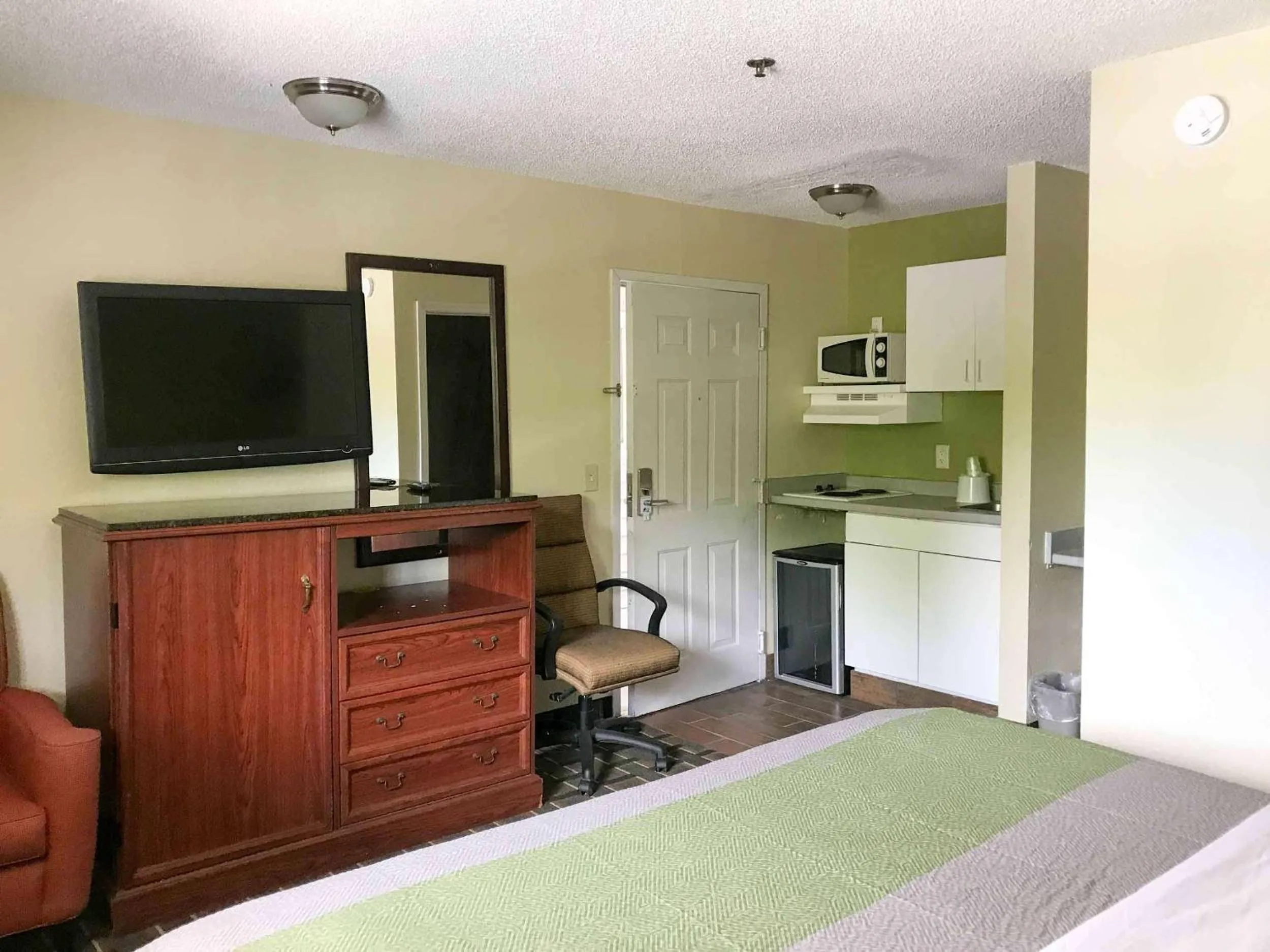 TV and multimedia, Bed in Savannah Garden Inn