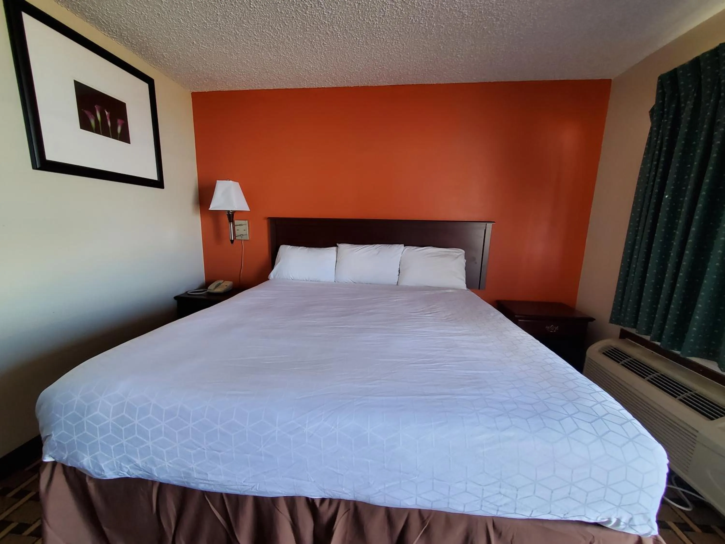 Bed in Relax Inn Henryetta