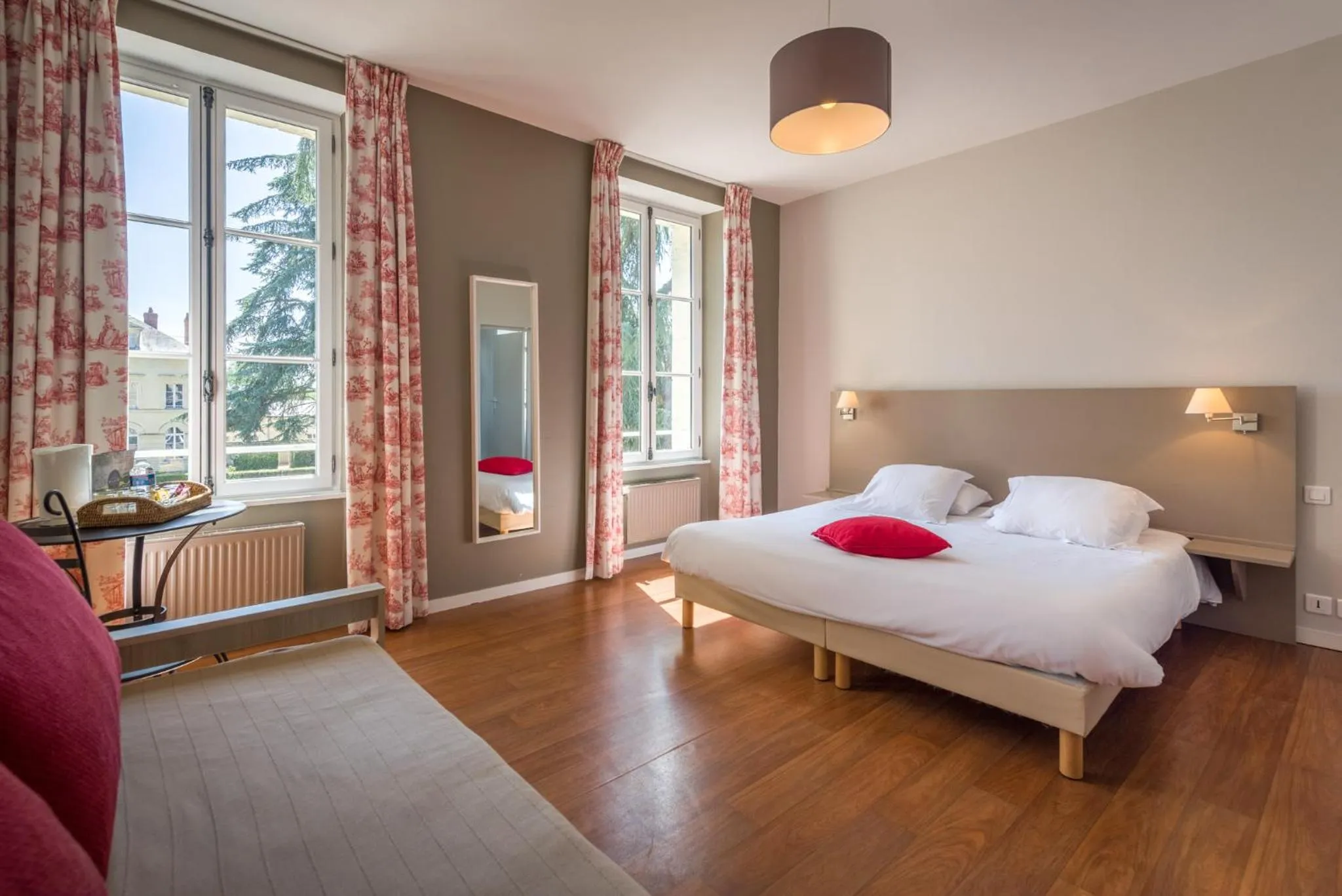 Bedroom, Bed in Domaine de Roiffé