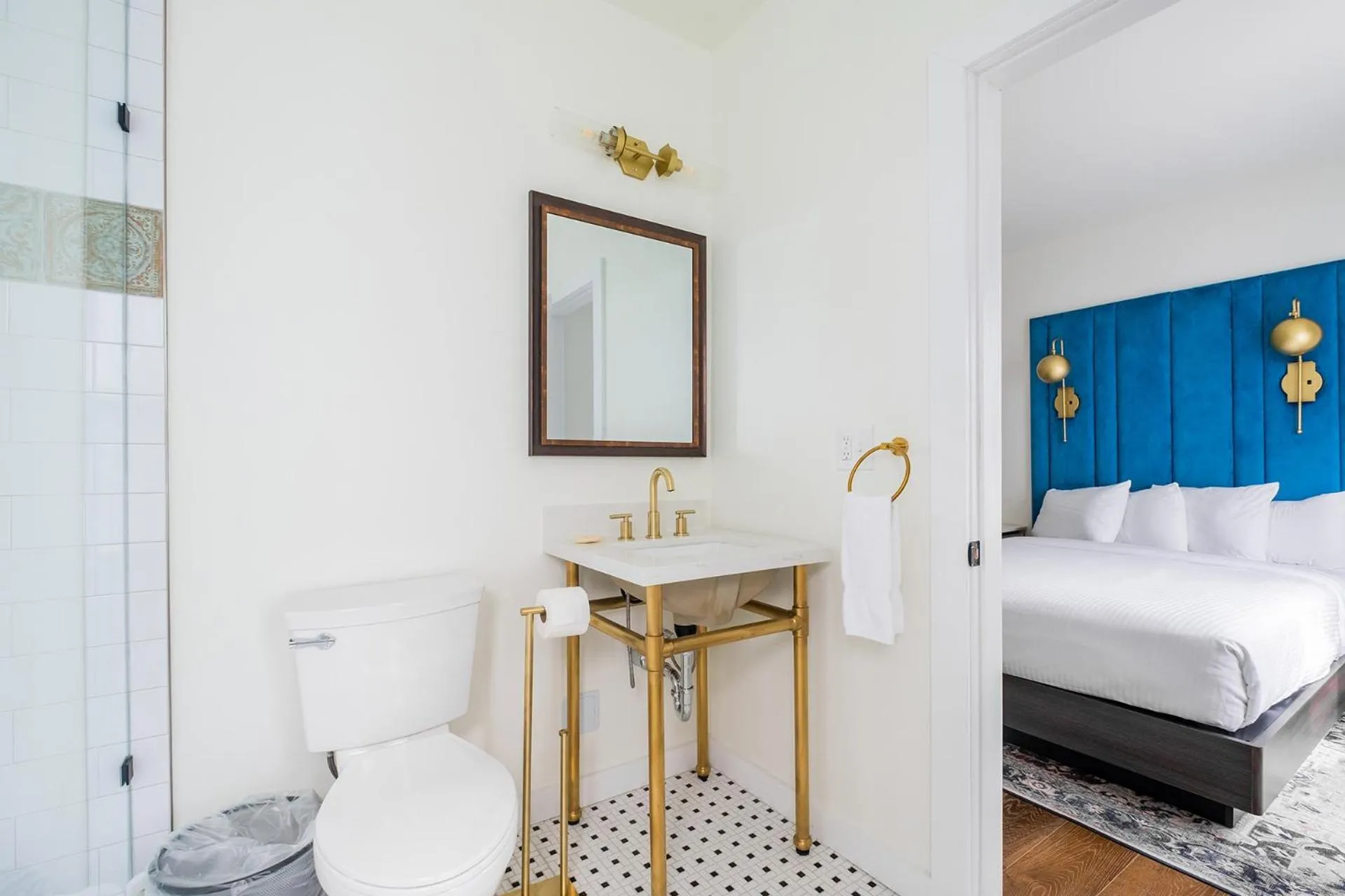 Toilet in Scarborough Inn