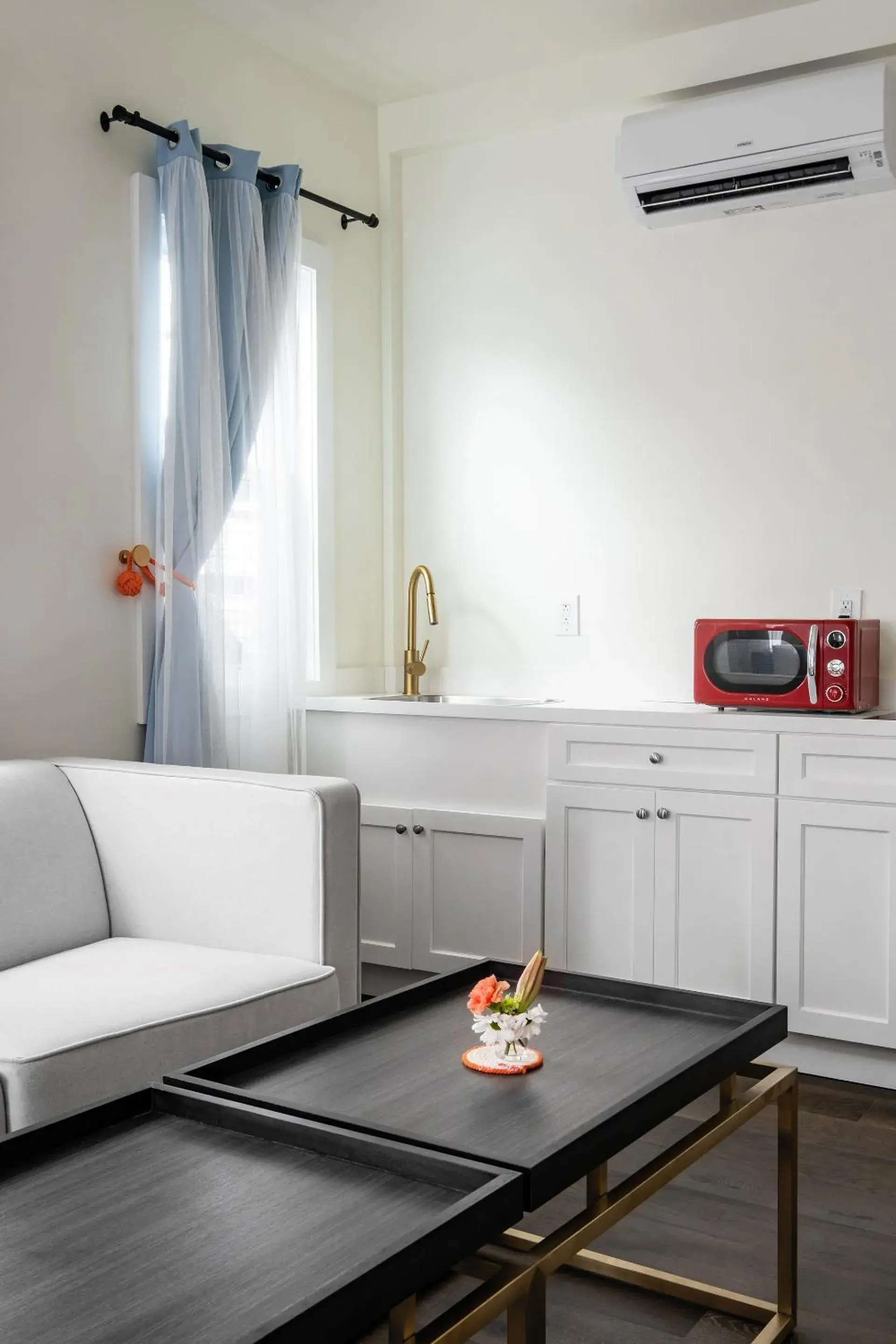 King Studio with Sofa Bed in Scarborough Inn King Studio with Sofa Bed in Scarborough Inn