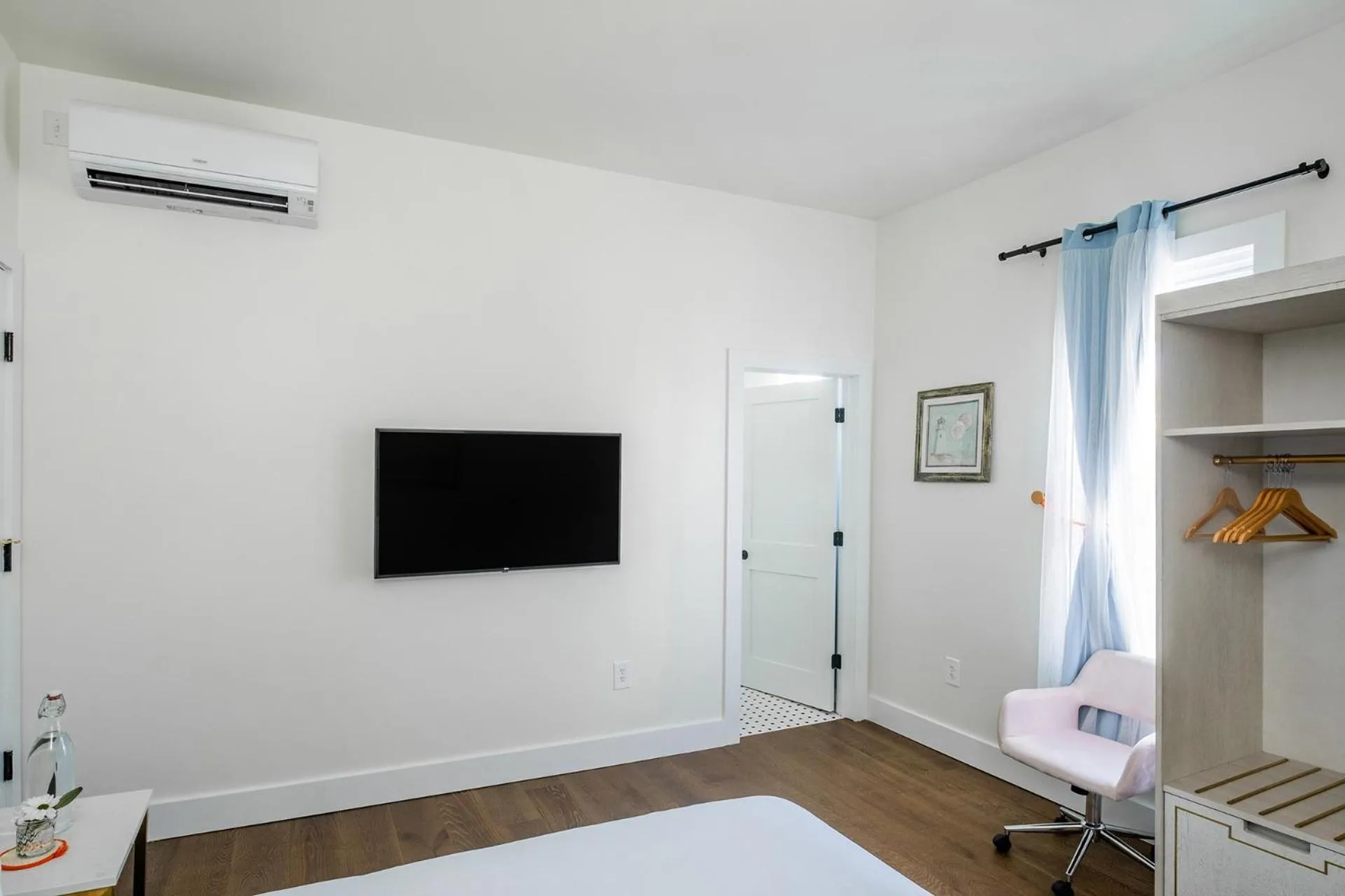 Evening entertainment in Scarborough Inn