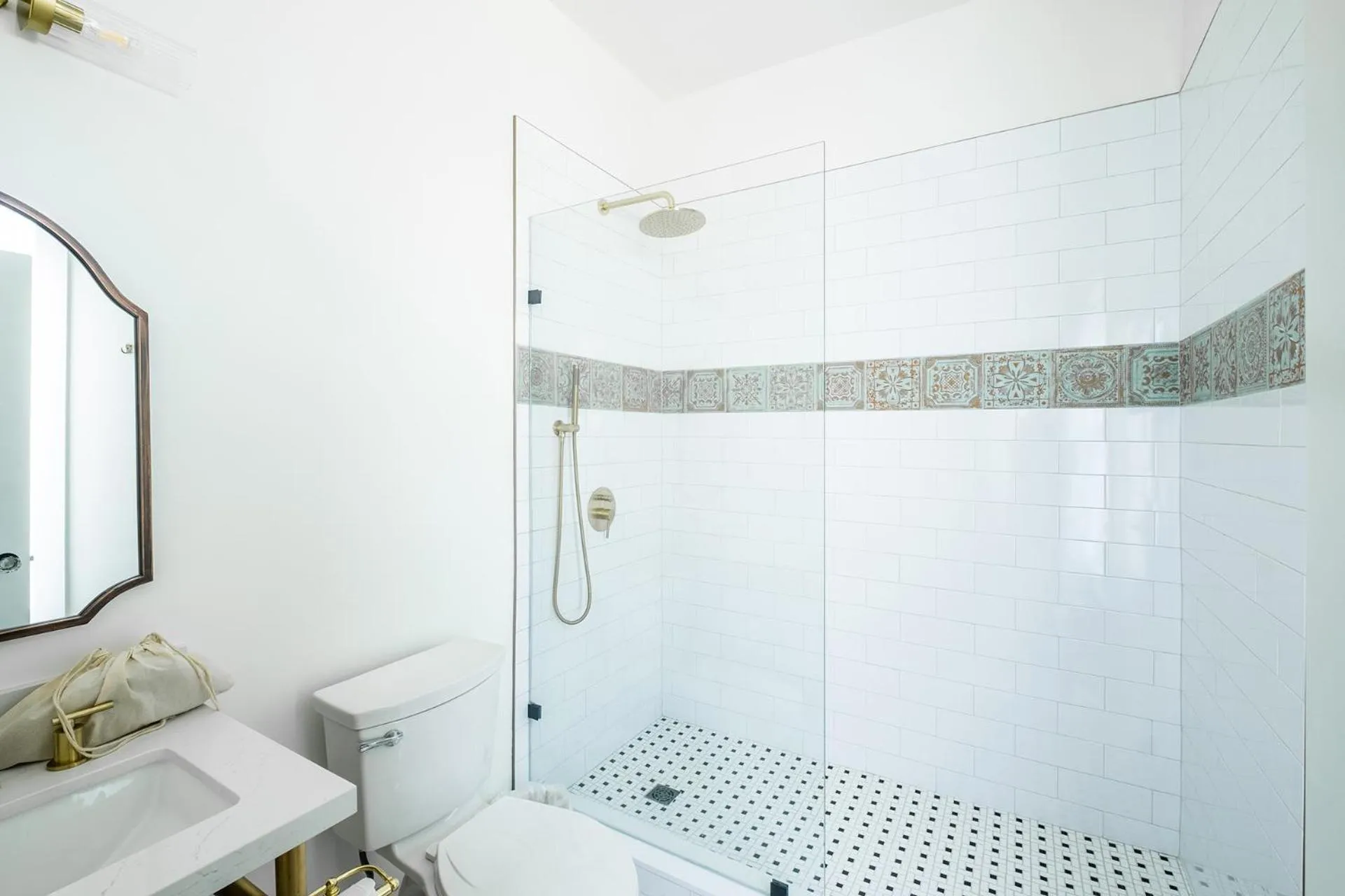 Shower in Scarborough Inn