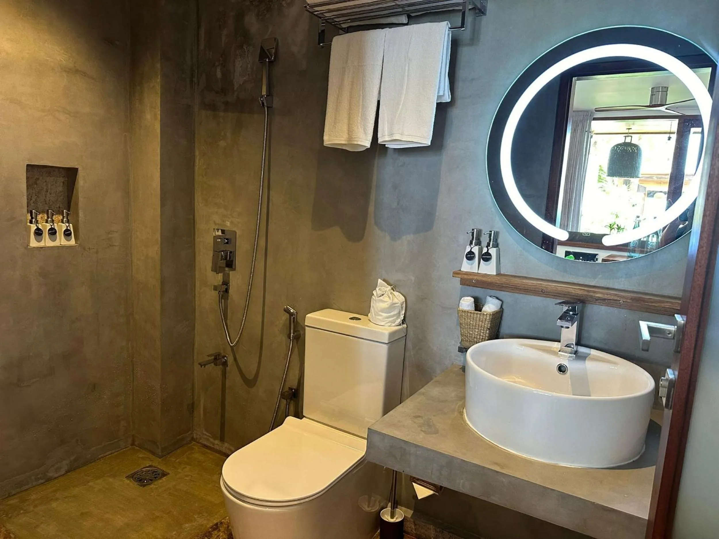 Bathroom in BK Beach Boutique Hotel - Hikkaduwa