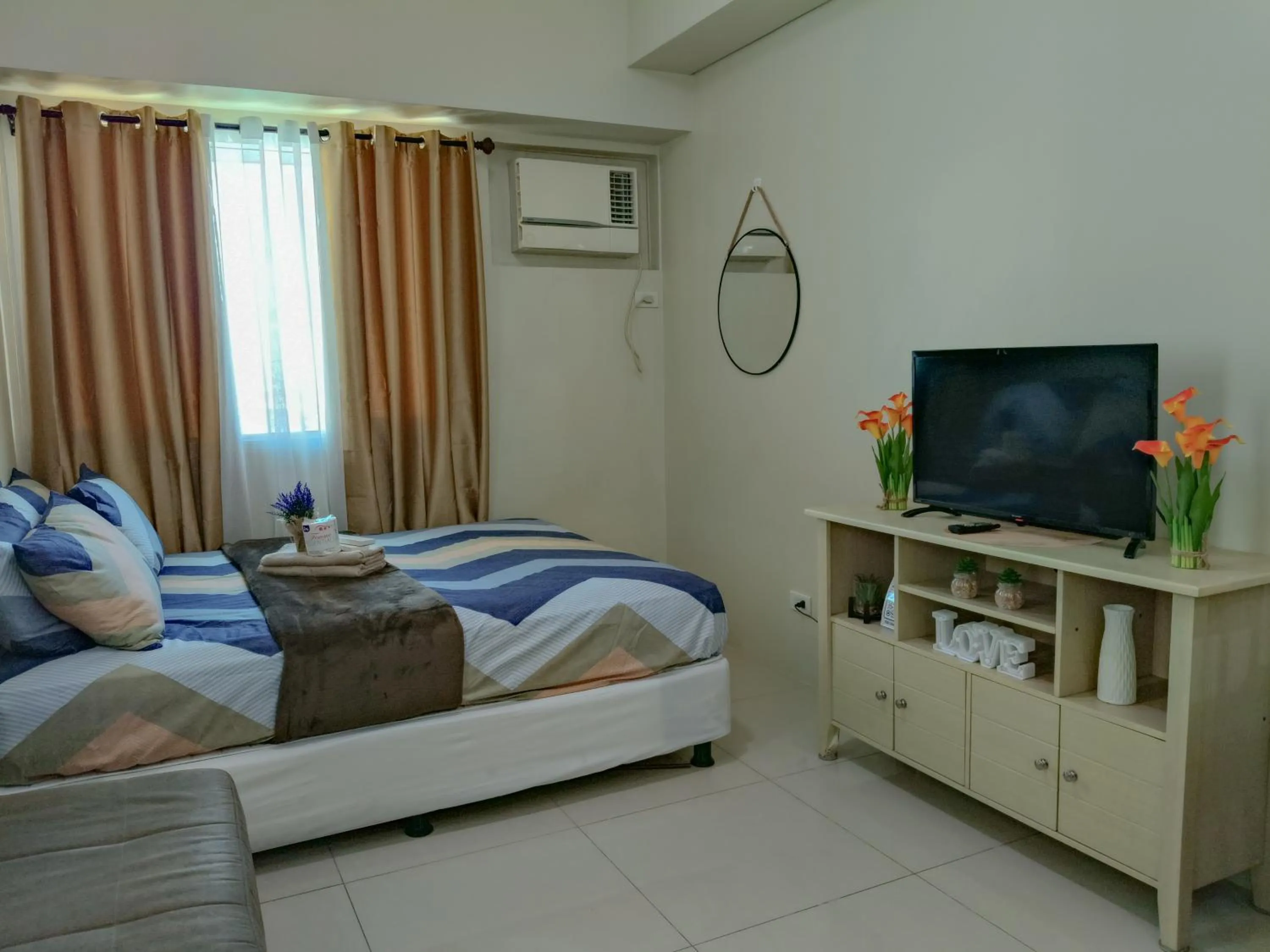 Bed in The Beacon Makati by Cozi Condotels