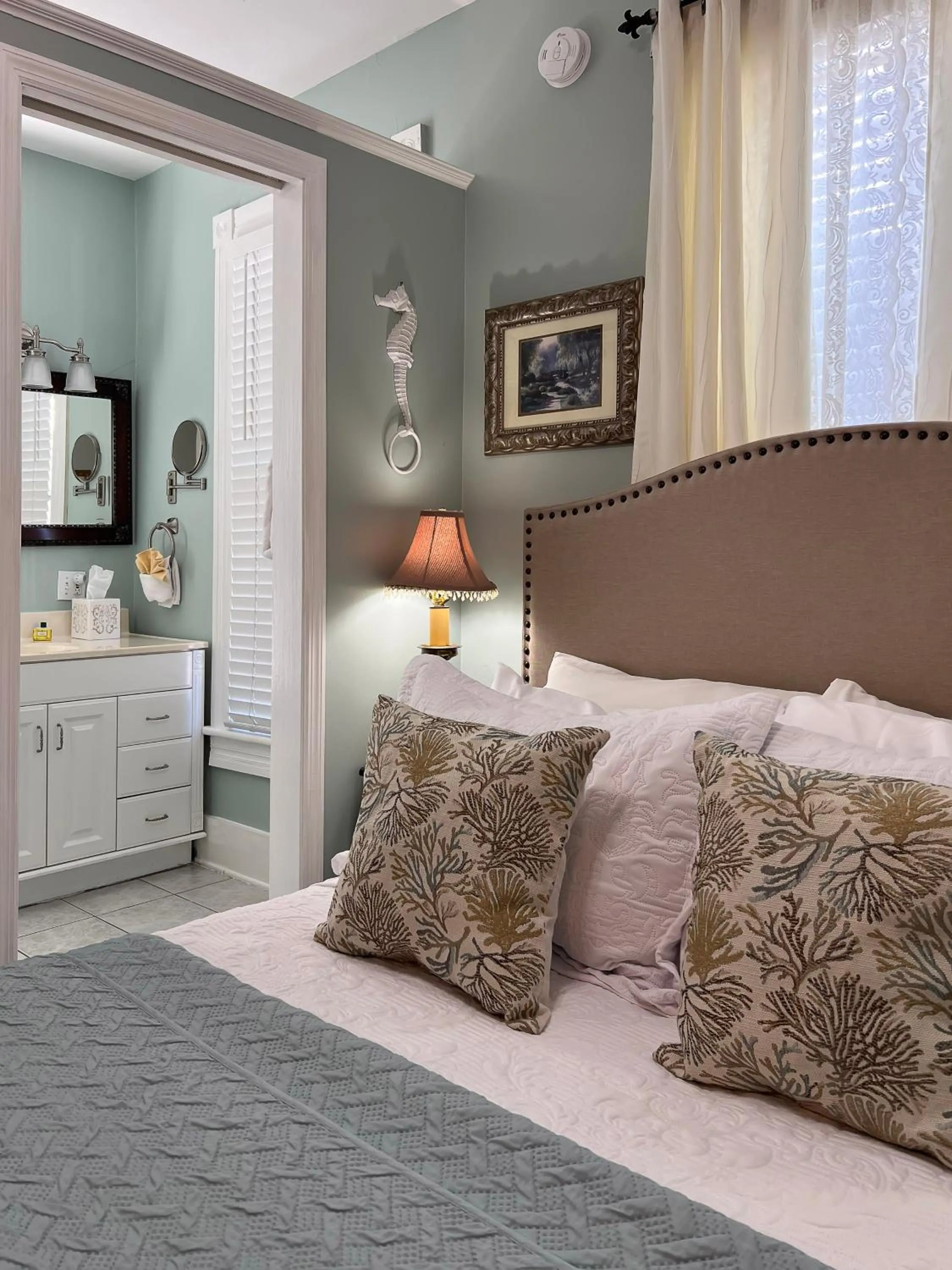 Bed in Victorian House Bed and Breakfast