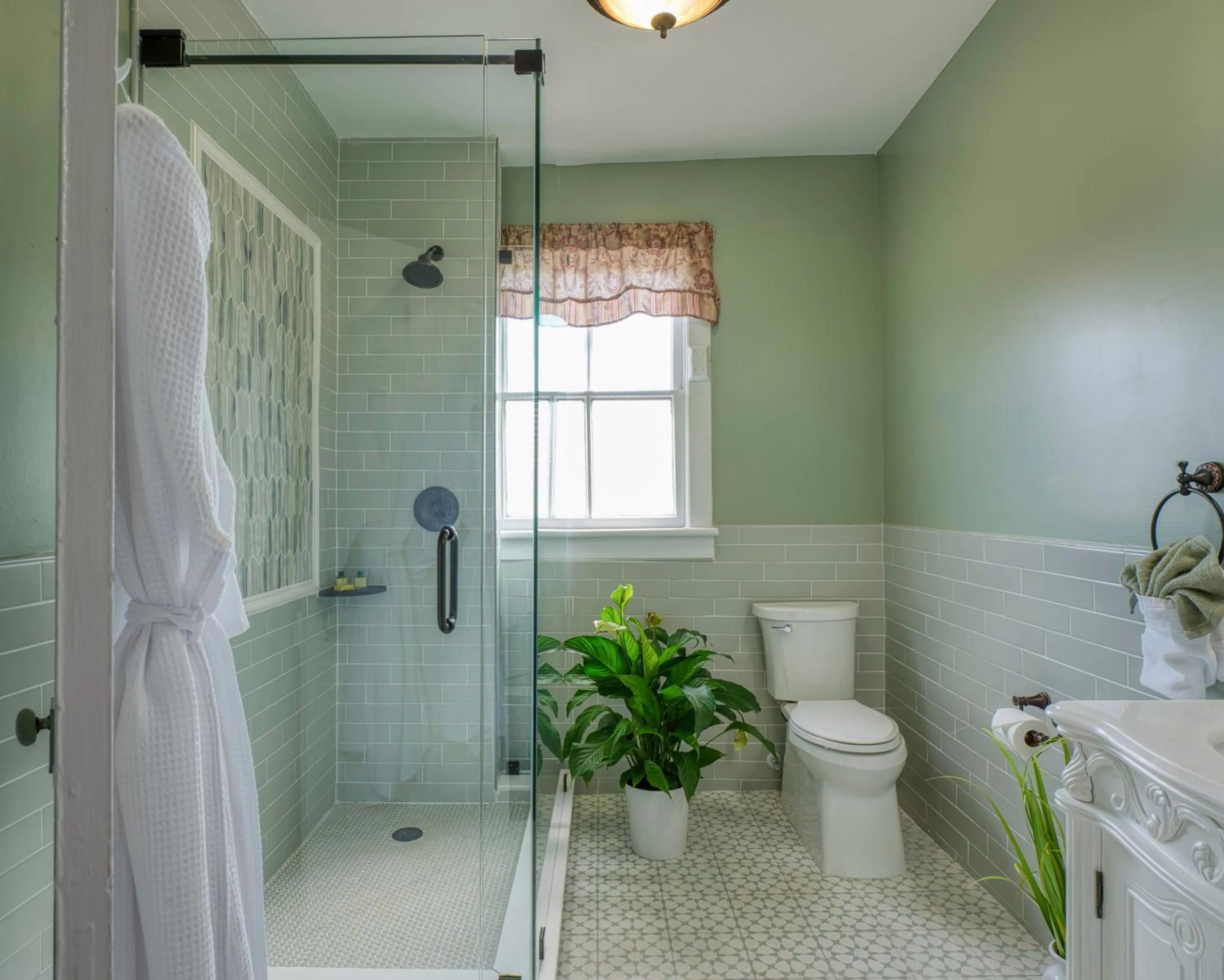 Shower in Victorian House Bed and Breakfast