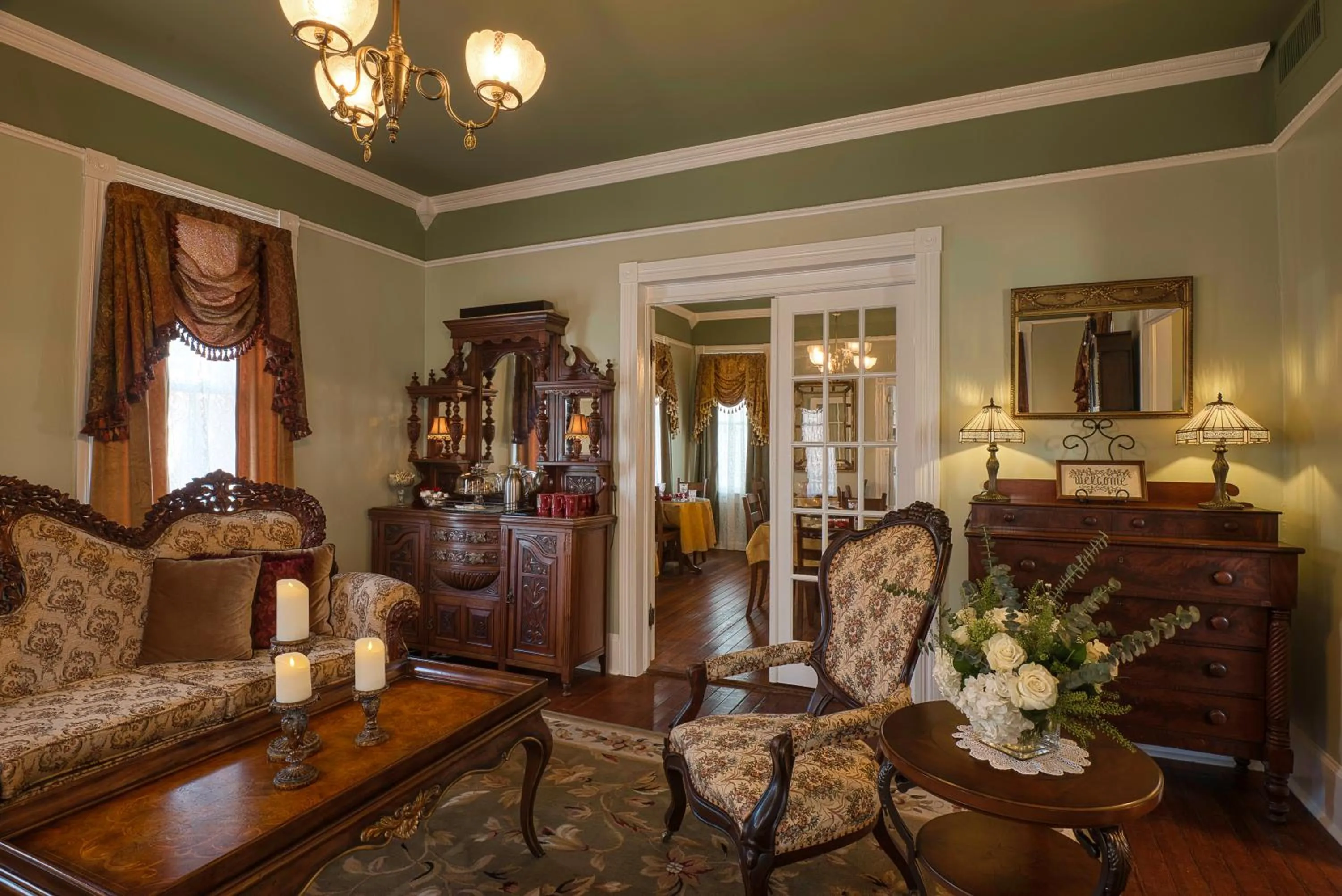 Lobby or reception in Victorian House Bed and Breakfast