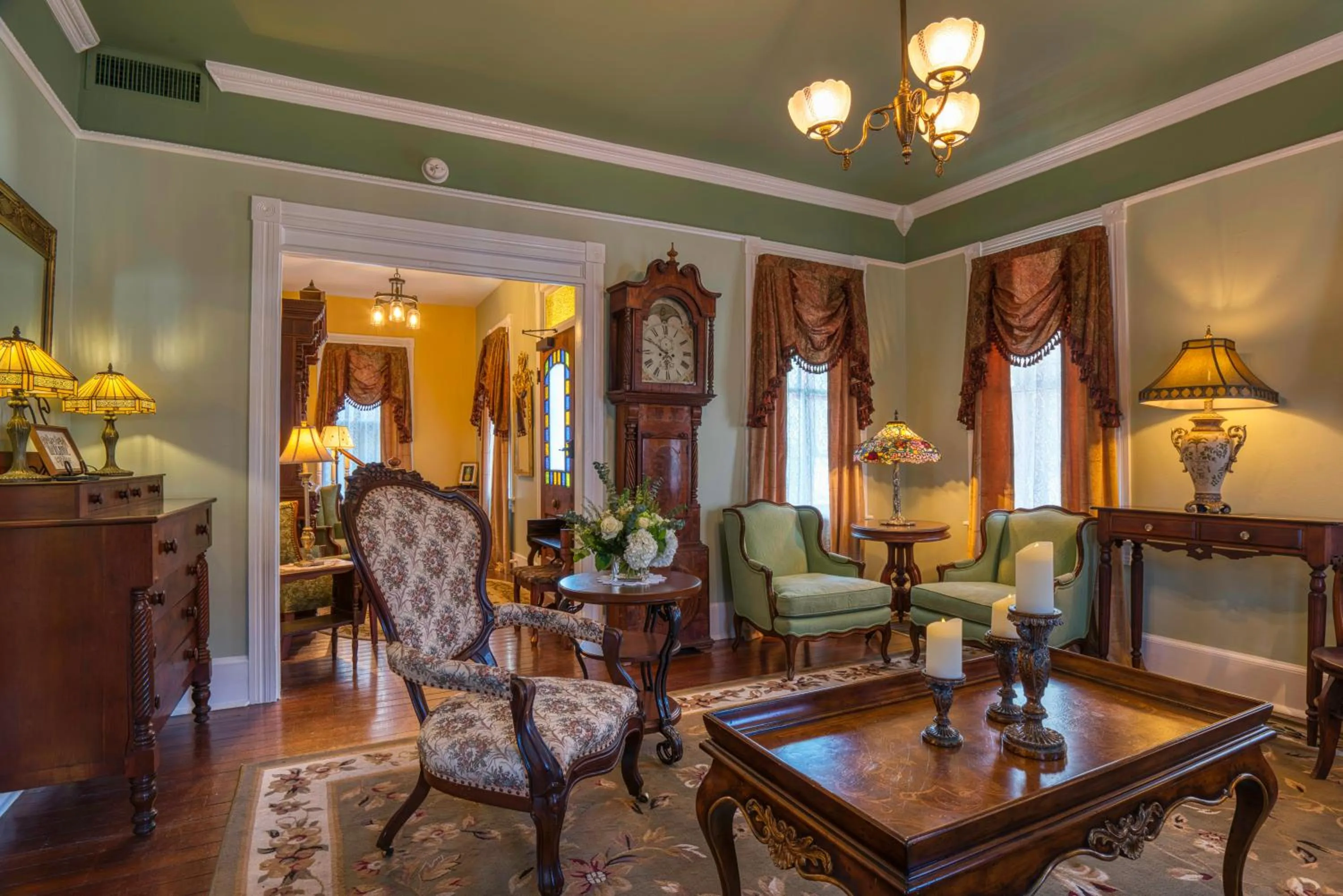 Lobby or reception in Victorian House Bed and Breakfast